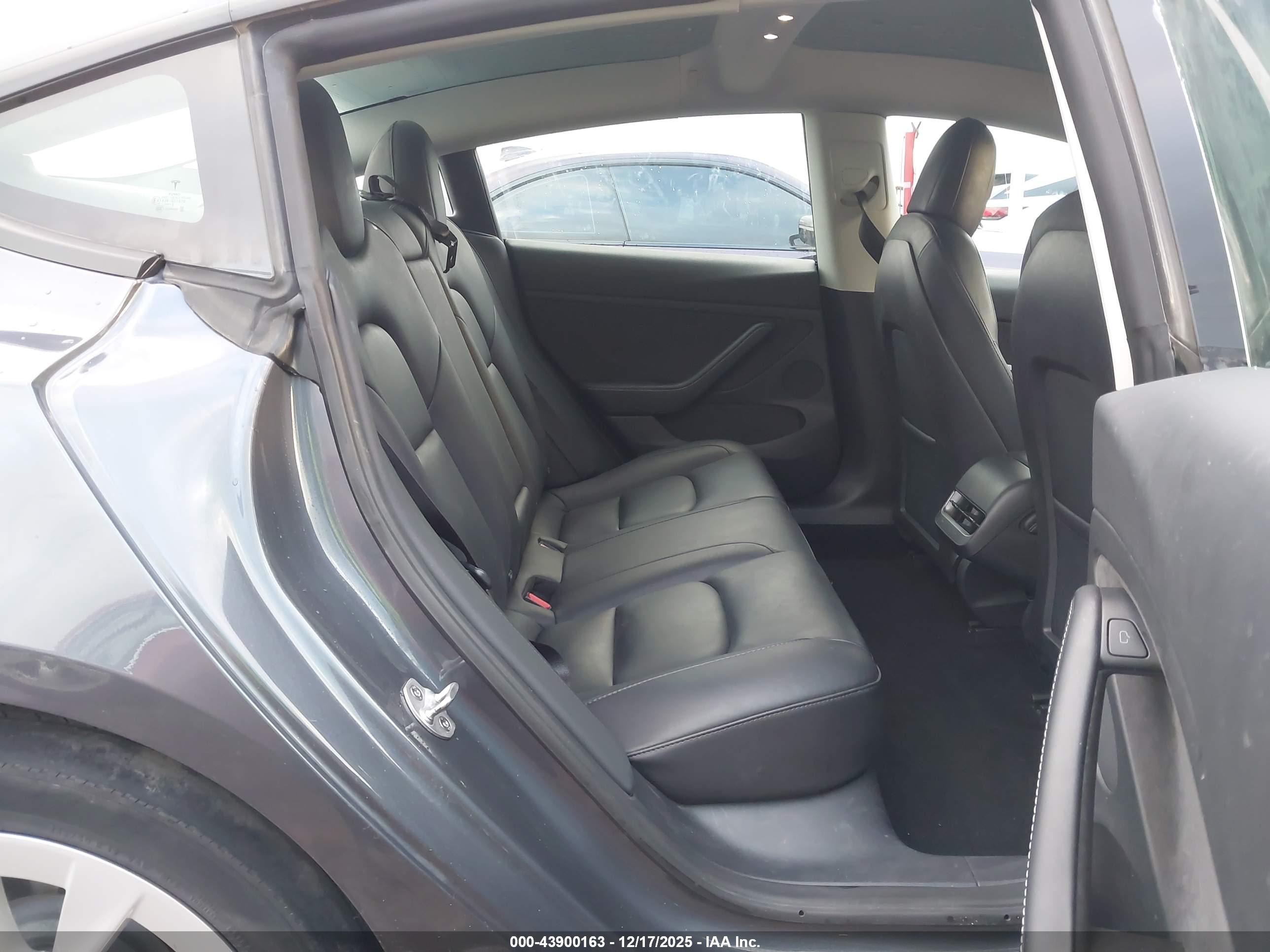 TESLA MODEL image 8