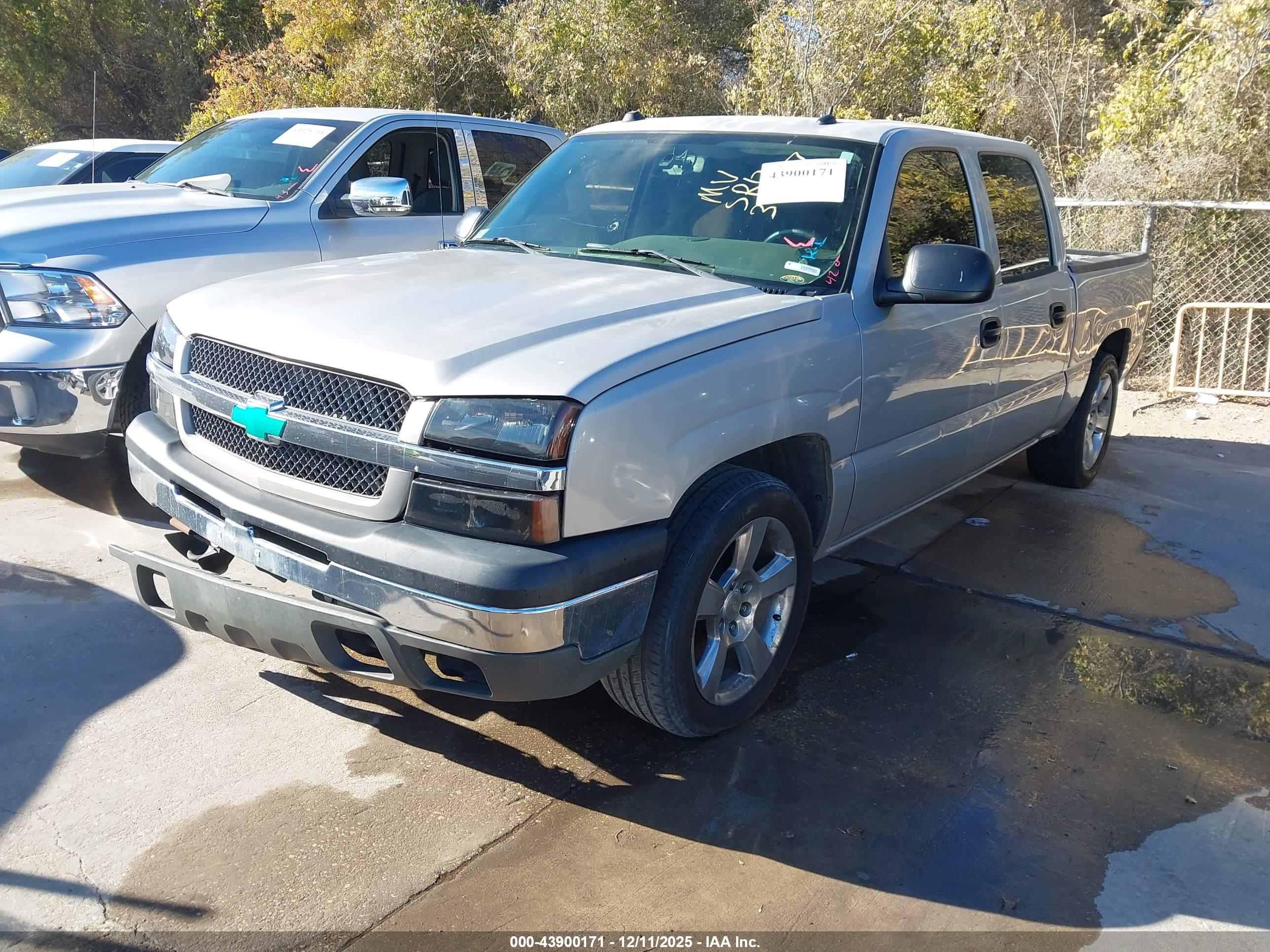 CHEVROLET SILVERADO image 2