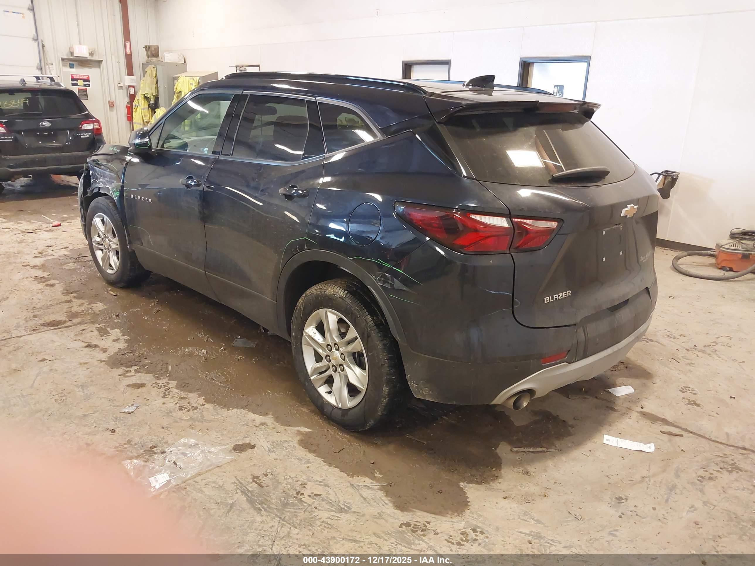 CHEVROLET BLAZER image 3