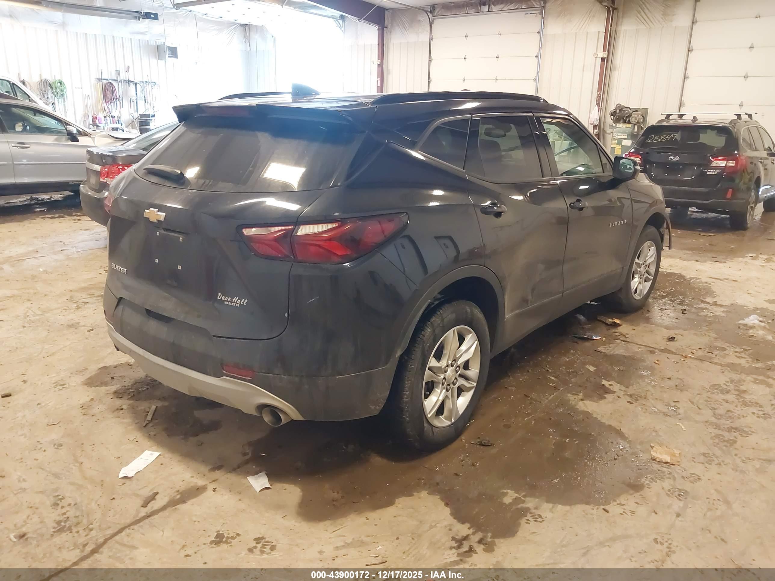 CHEVROLET BLAZER image 4