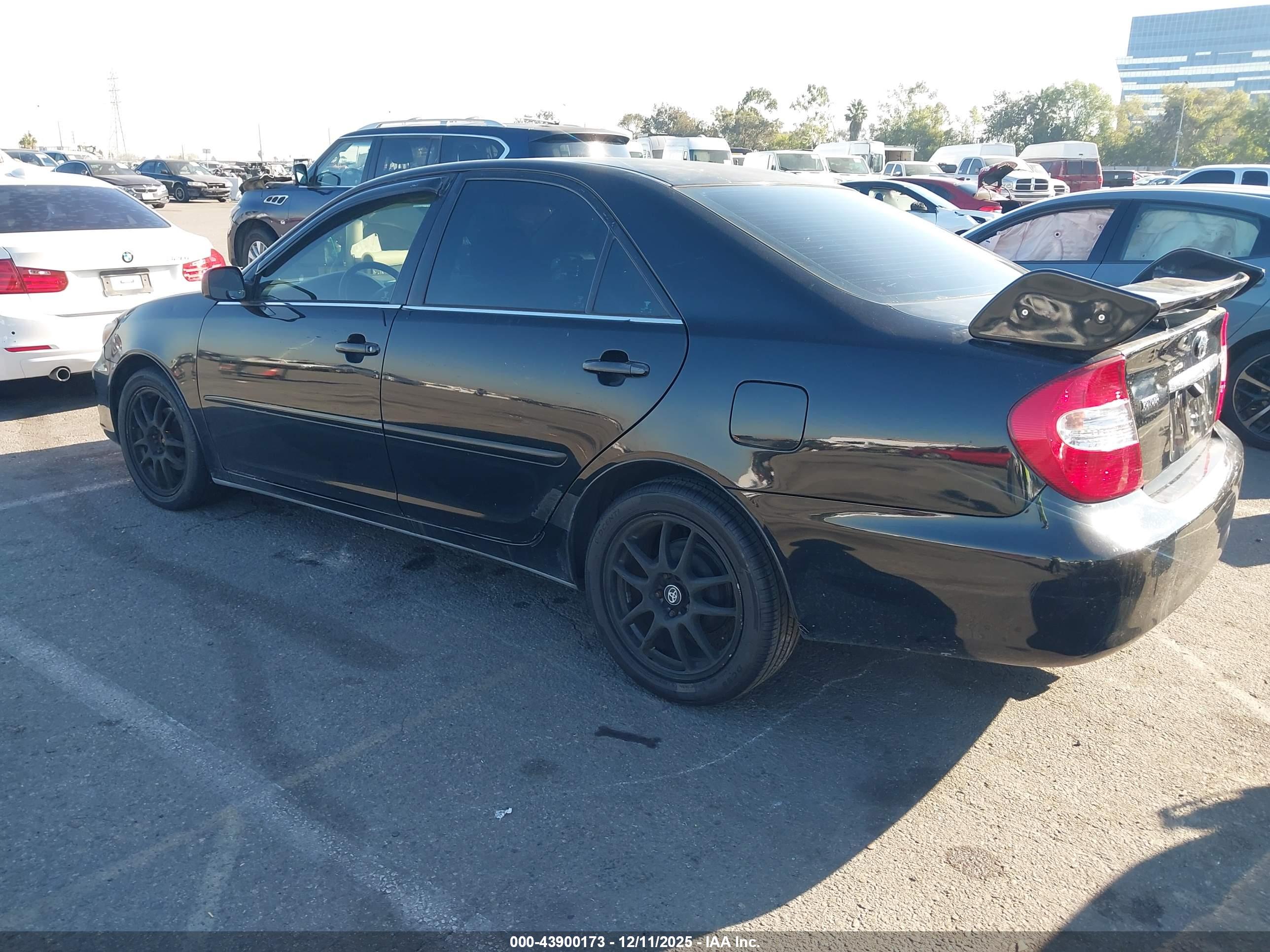 TOYOTA CAMRY image 3