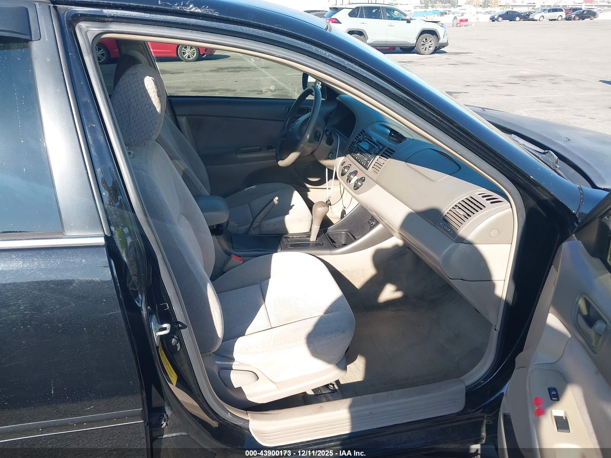TOYOTA CAMRY image 5