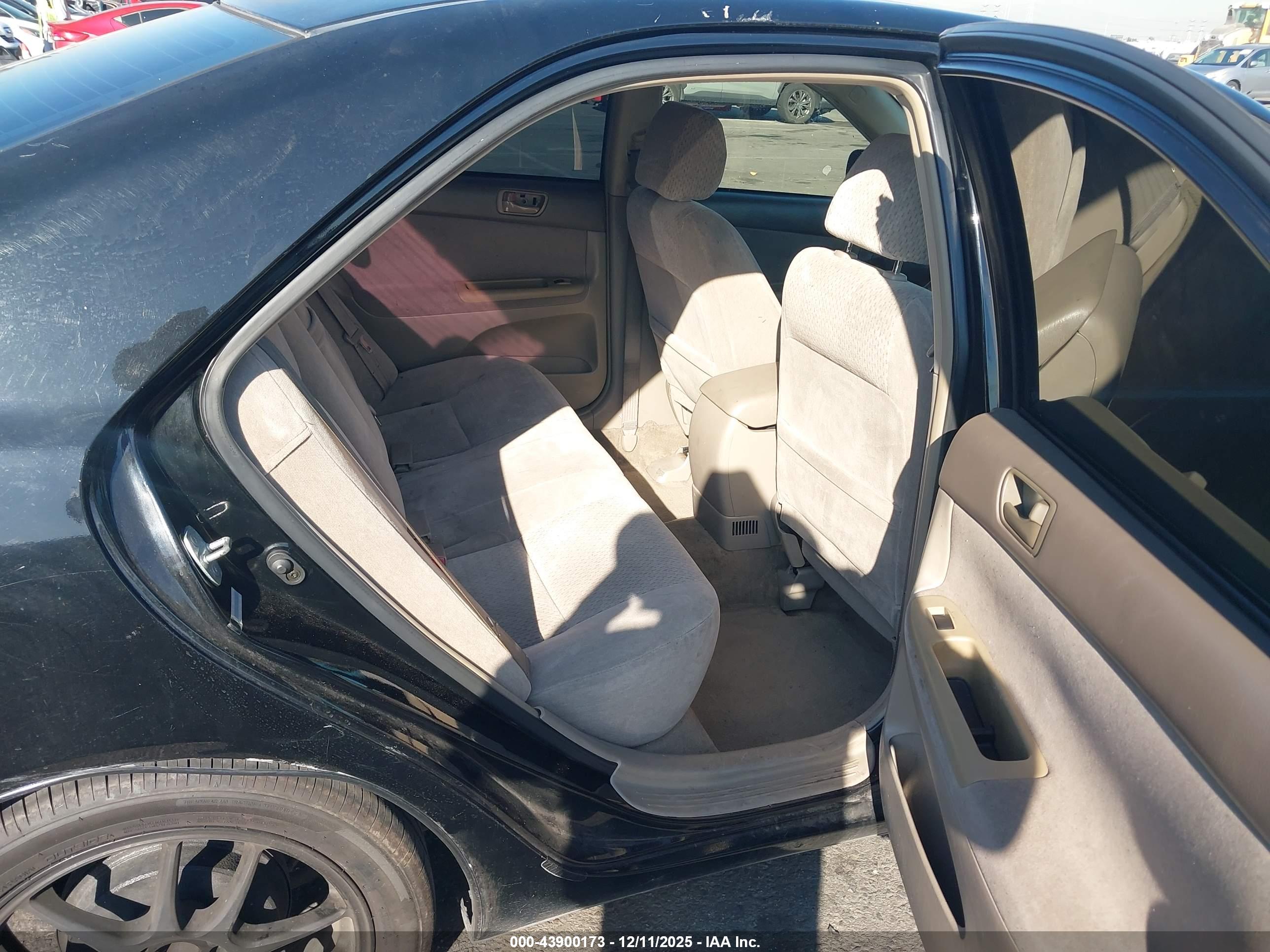 TOYOTA CAMRY image 8