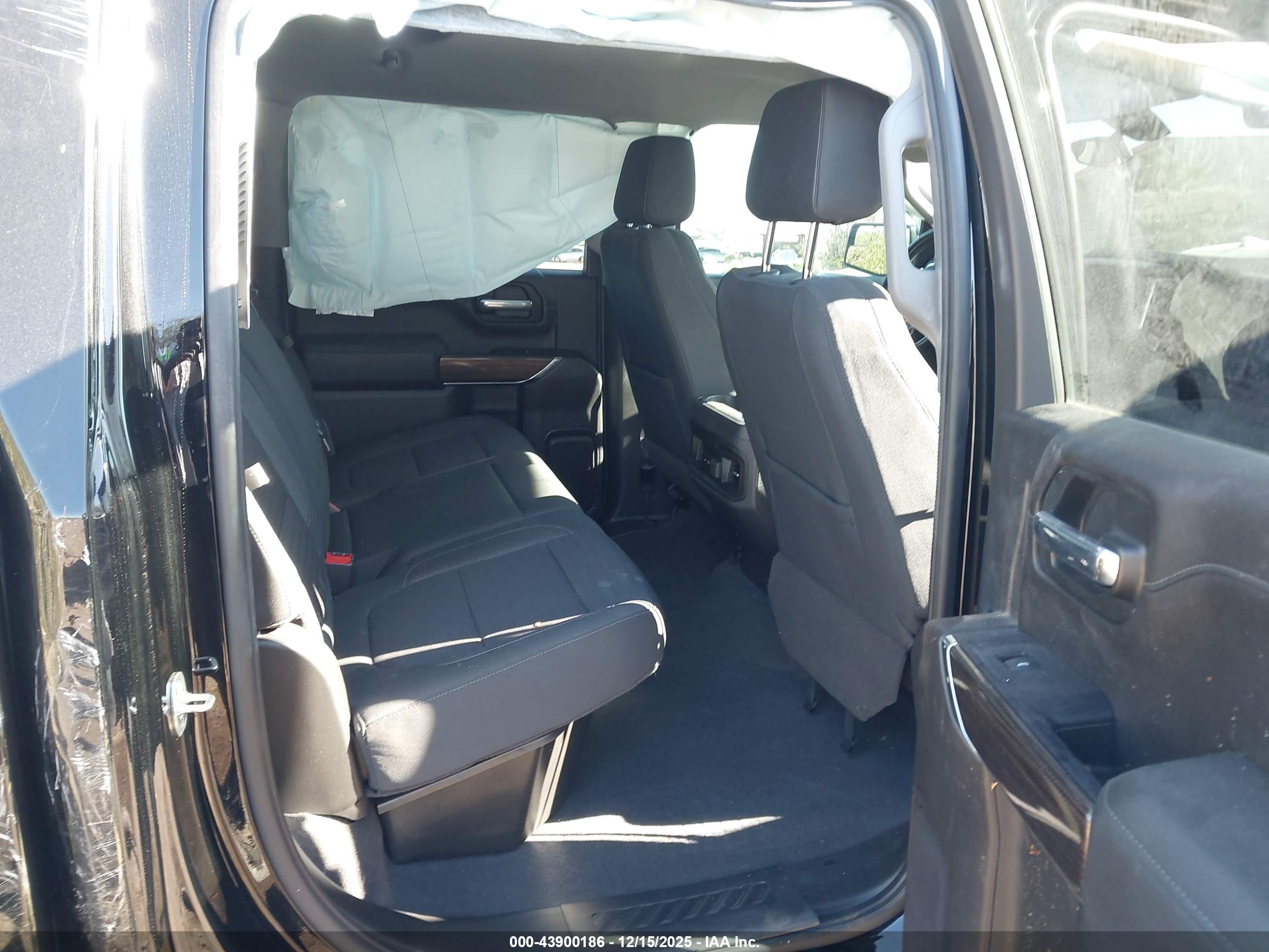 CHEVROLET SILVERADO image 8