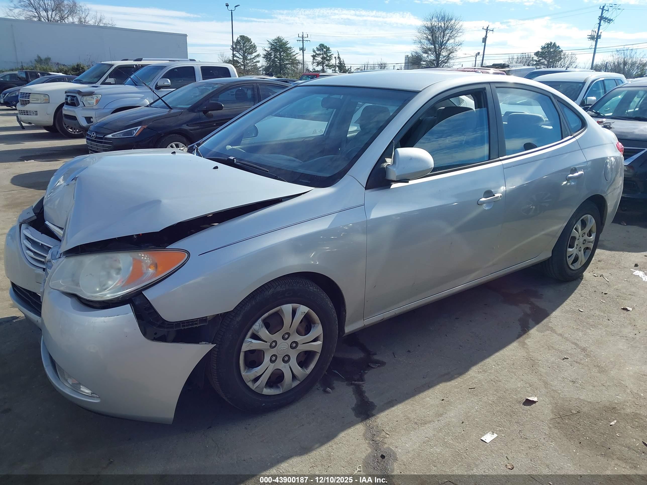 HYUNDAI ELANTRA image 2