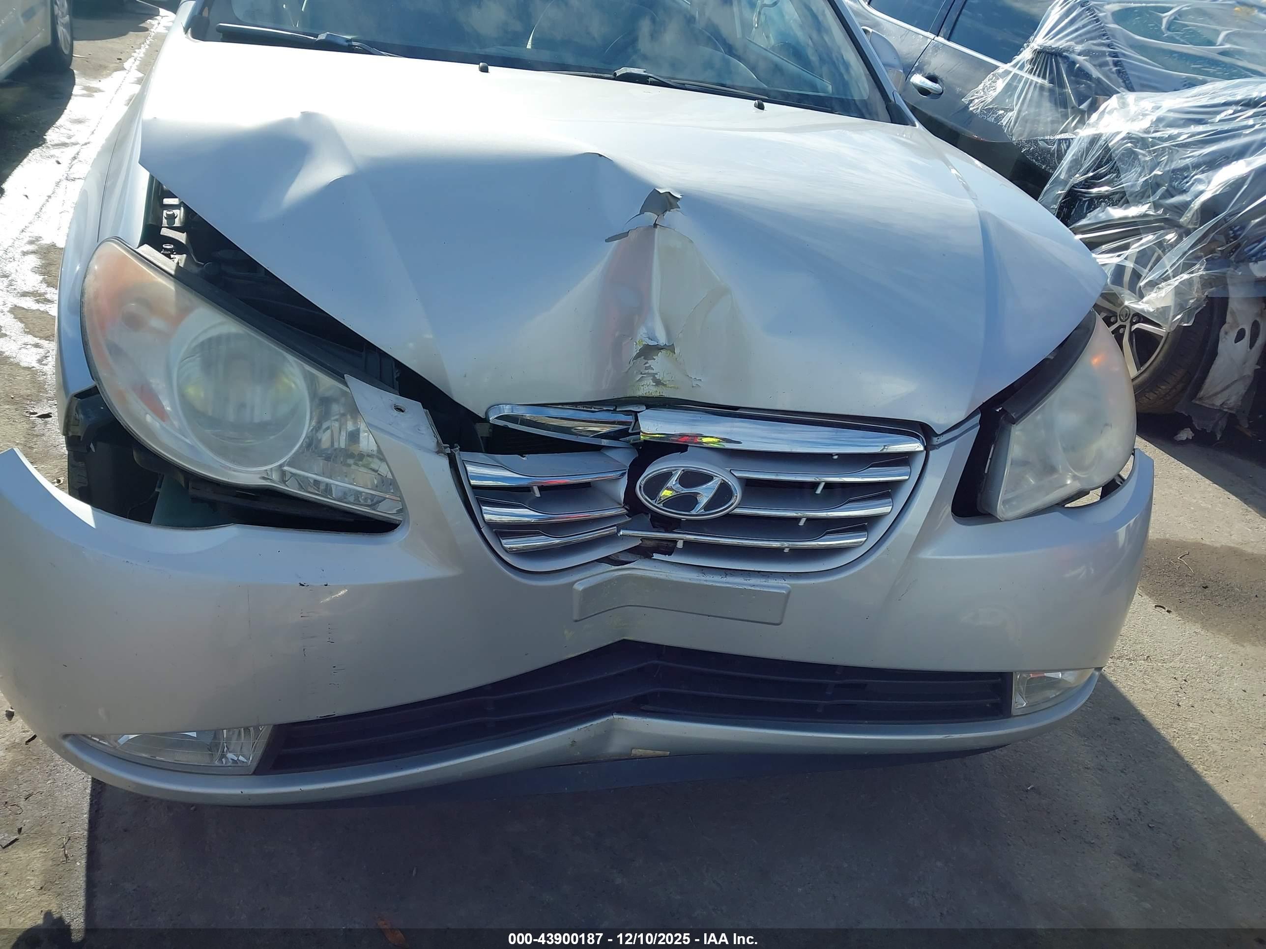 HYUNDAI ELANTRA image 6