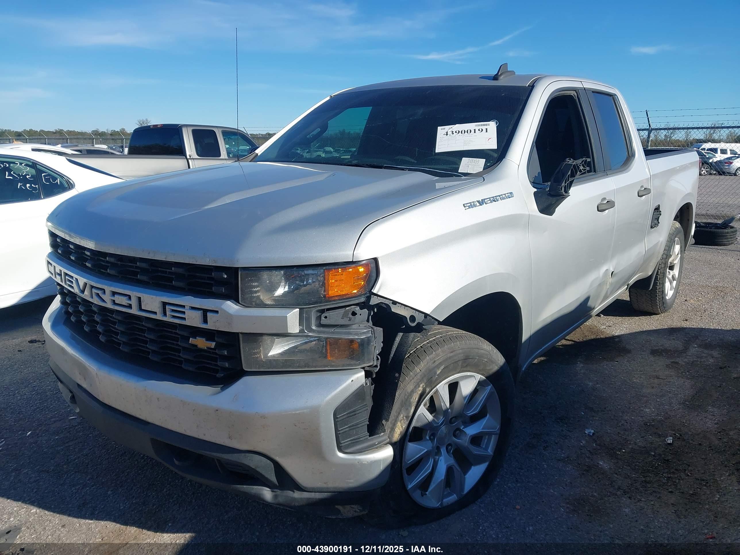 CHEVROLET SILVERADO image 2