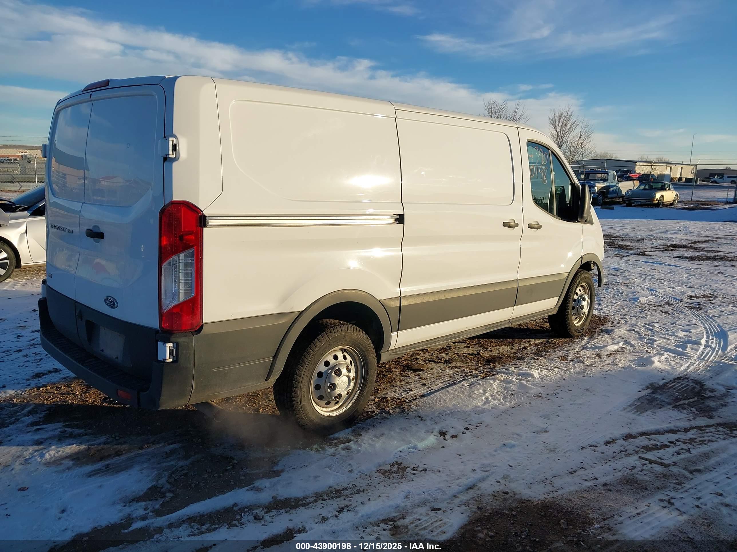FORD TRANSIT-350 image 4