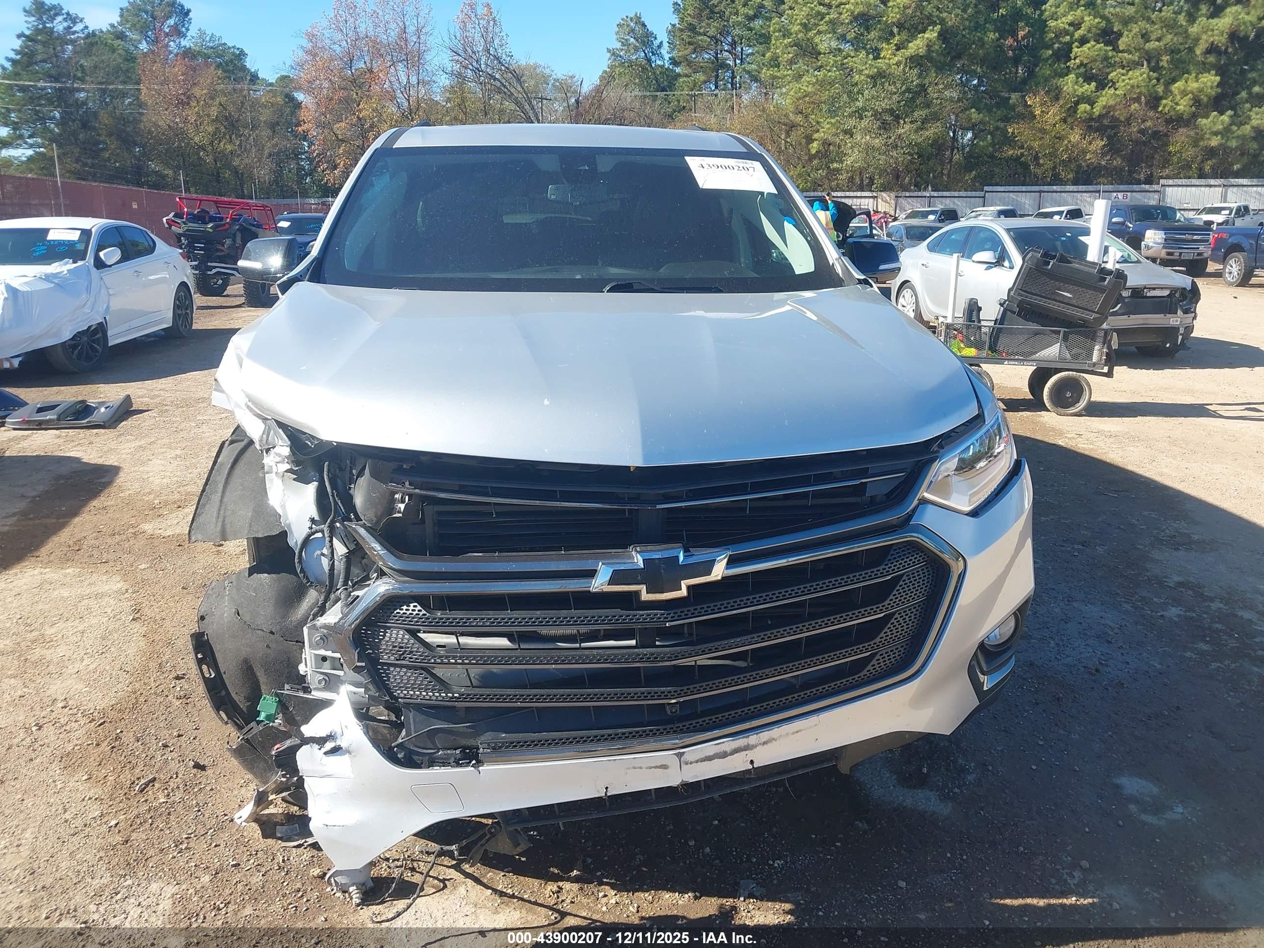 CHEVROLET TRAVERSE image 6