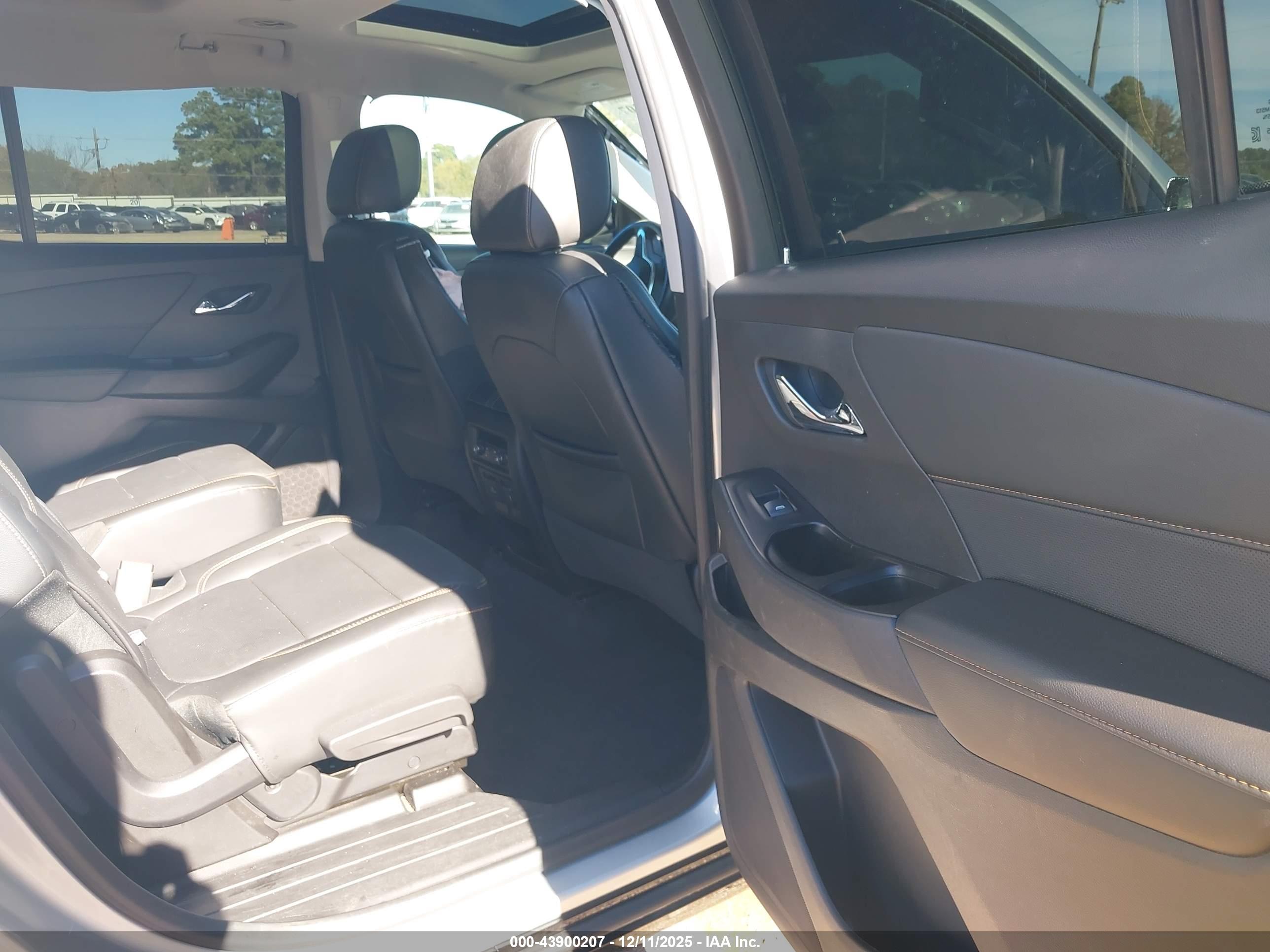 CHEVROLET TRAVERSE image 8