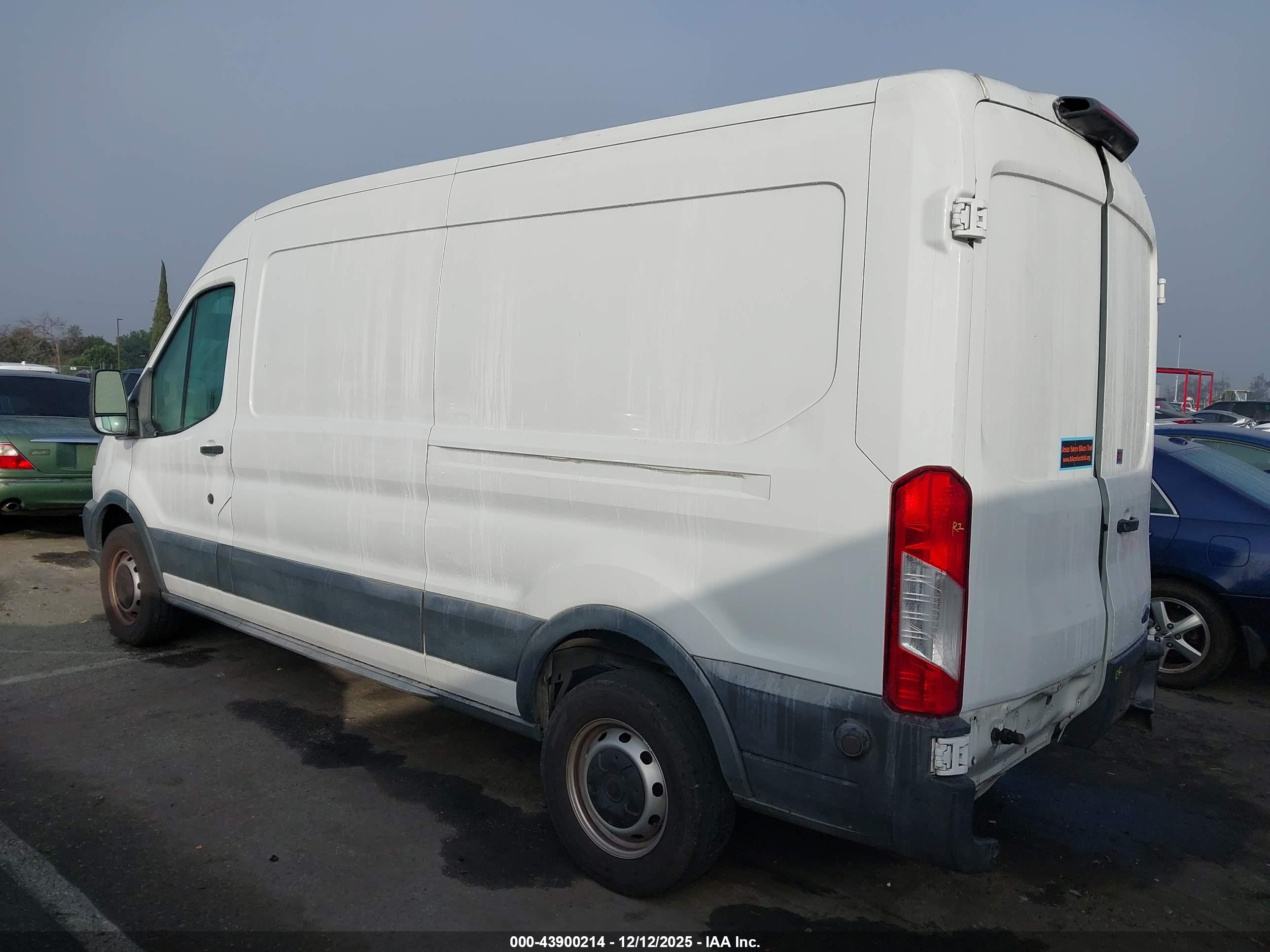 FORD TRANSIT-250 image 3