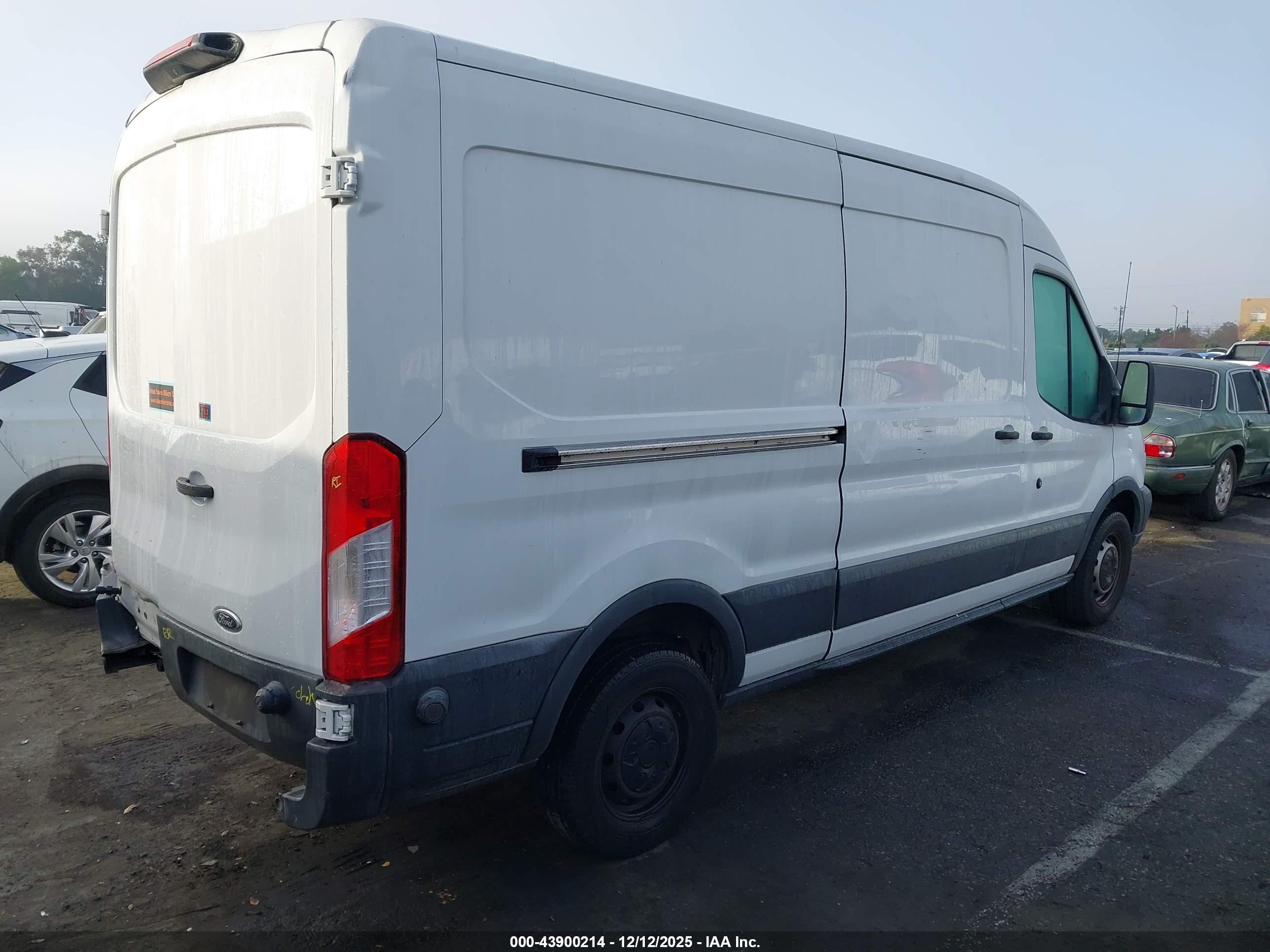 FORD TRANSIT-250 image 4