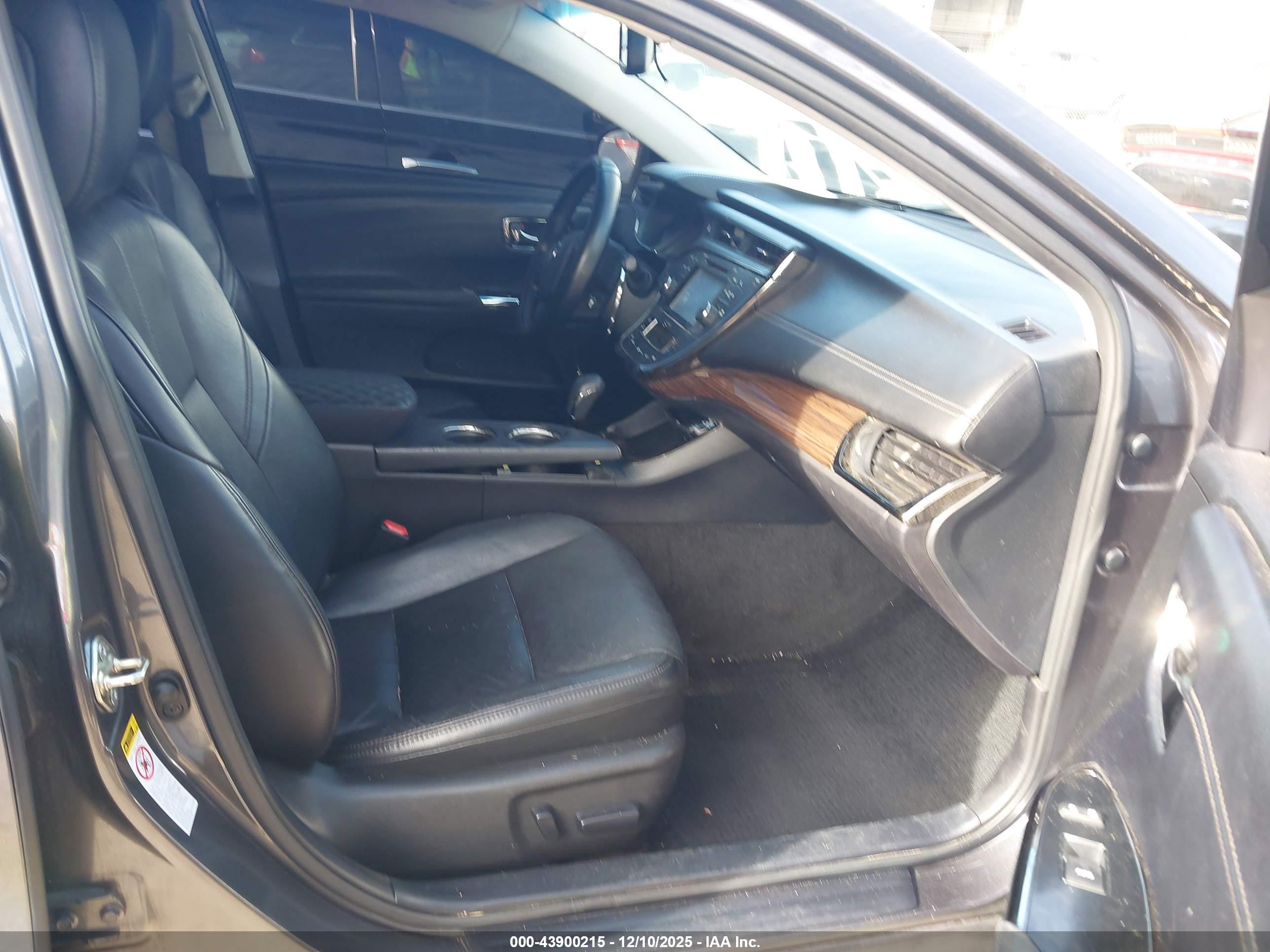 TOYOTA AVALON image 5