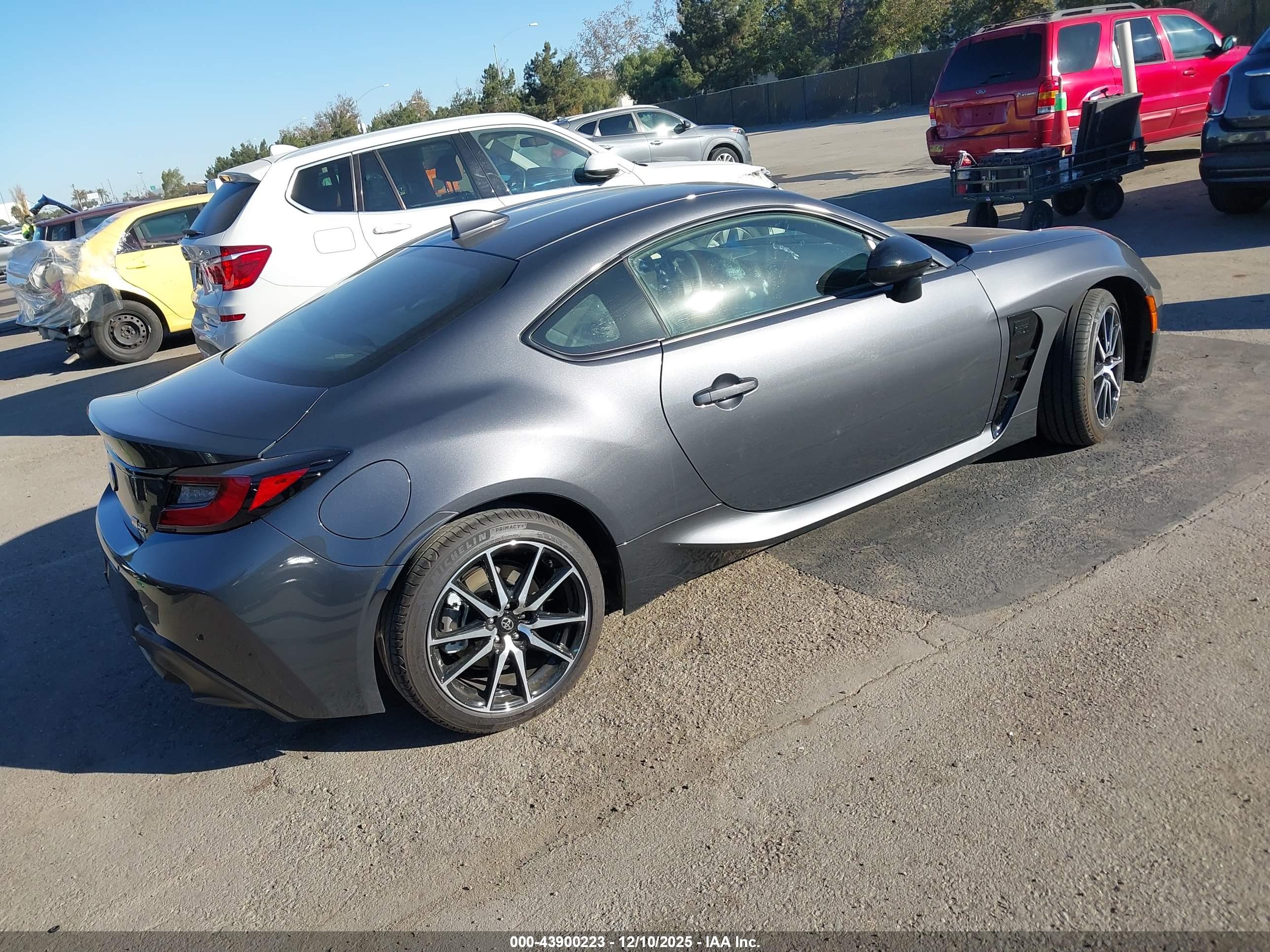TOYOTA GR86 image 4