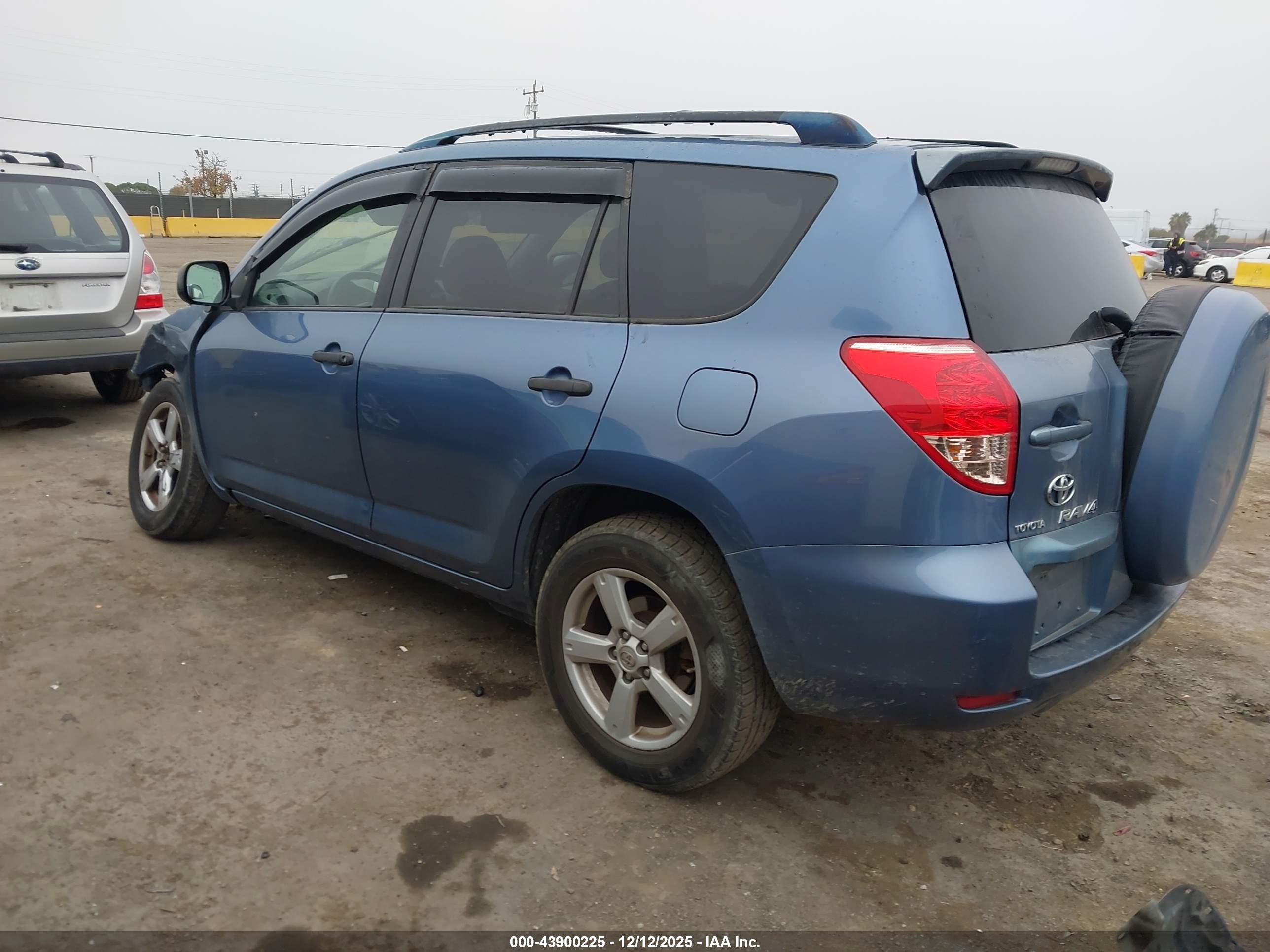 TOYOTA RAV4 image 3