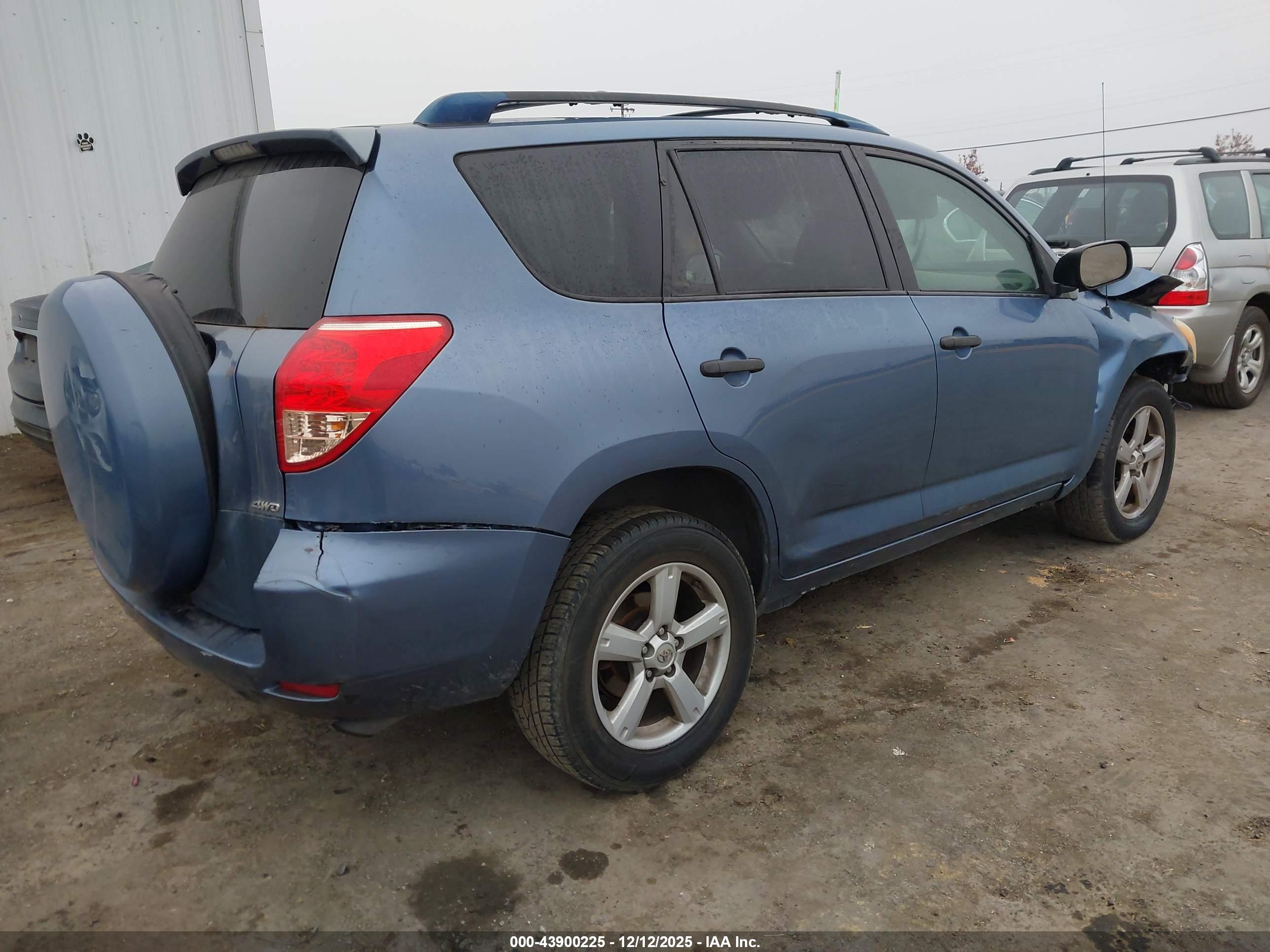 TOYOTA RAV4 image 4