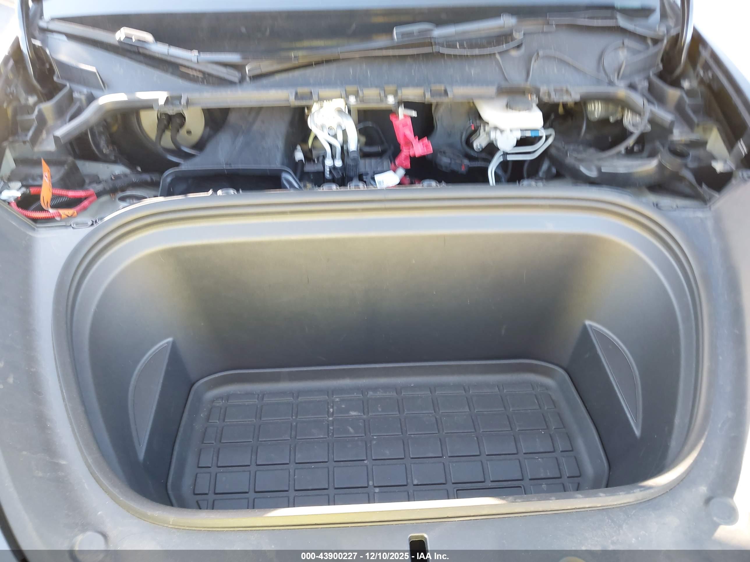TESLA MODEL image 10
