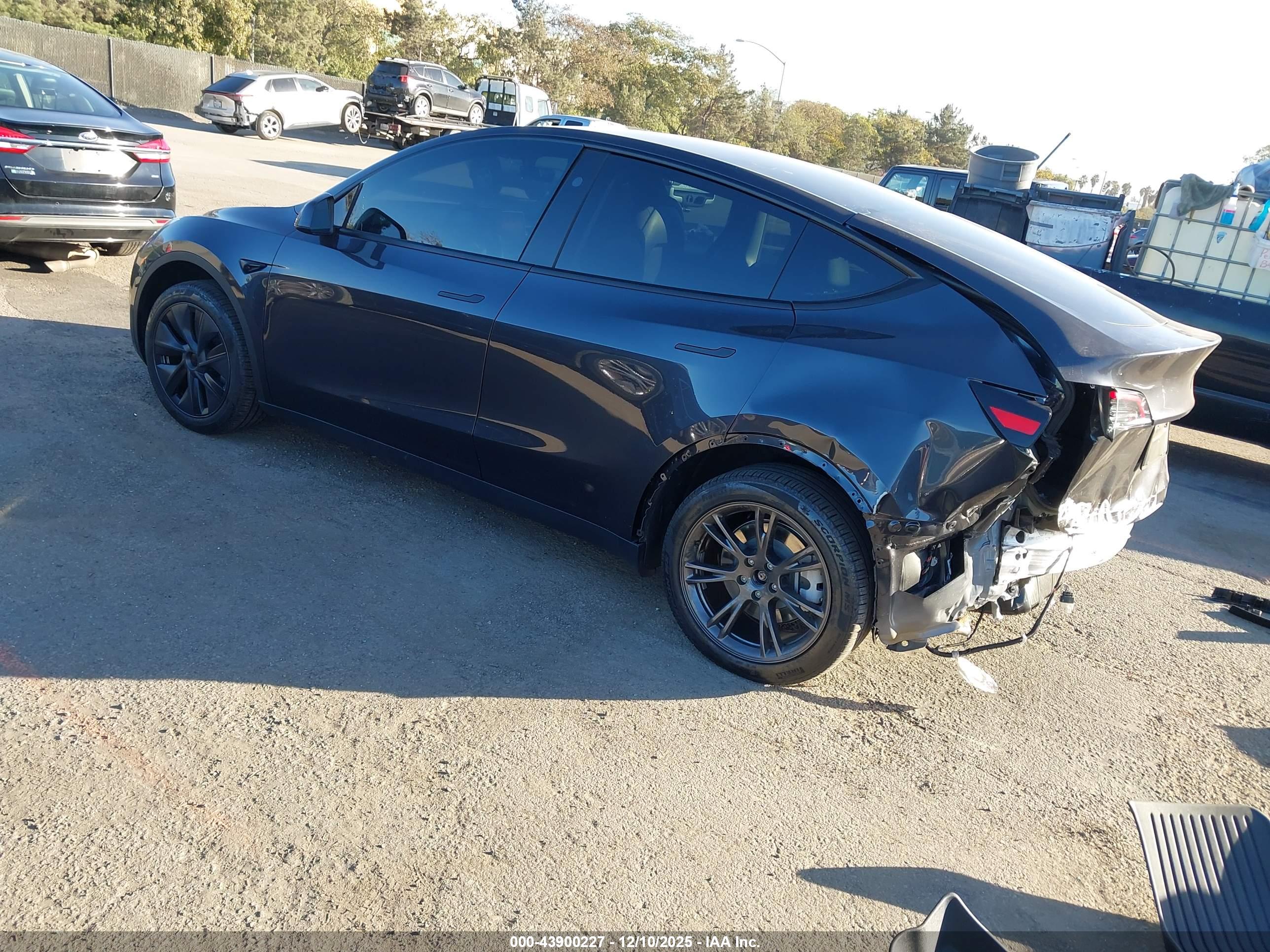TESLA MODEL image 3