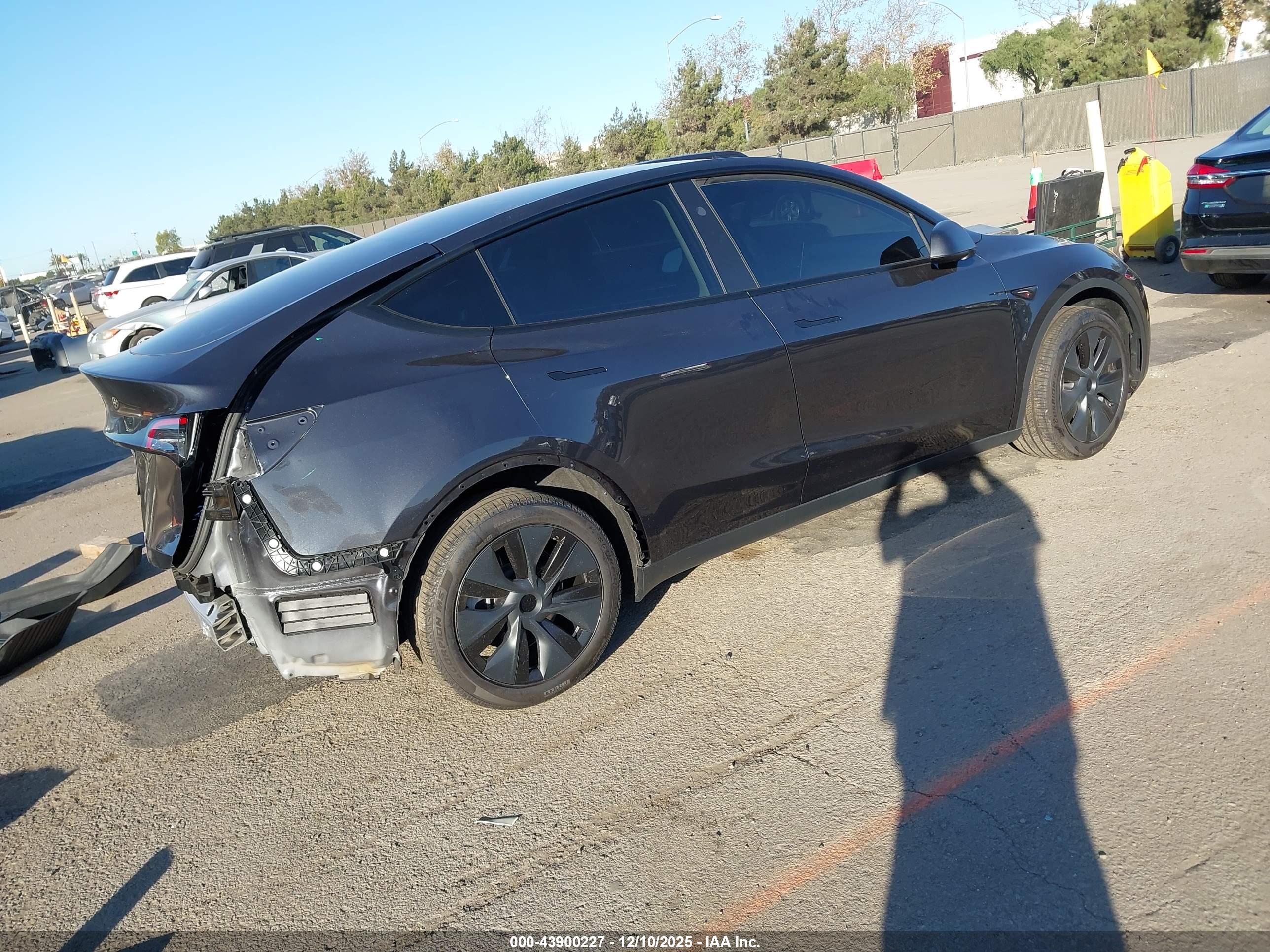 TESLA MODEL image 4