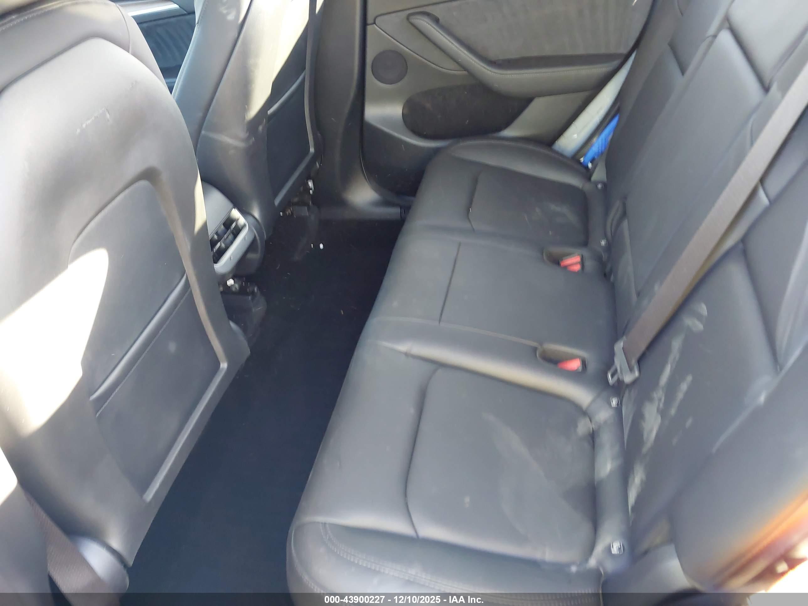 TESLA MODEL image 8