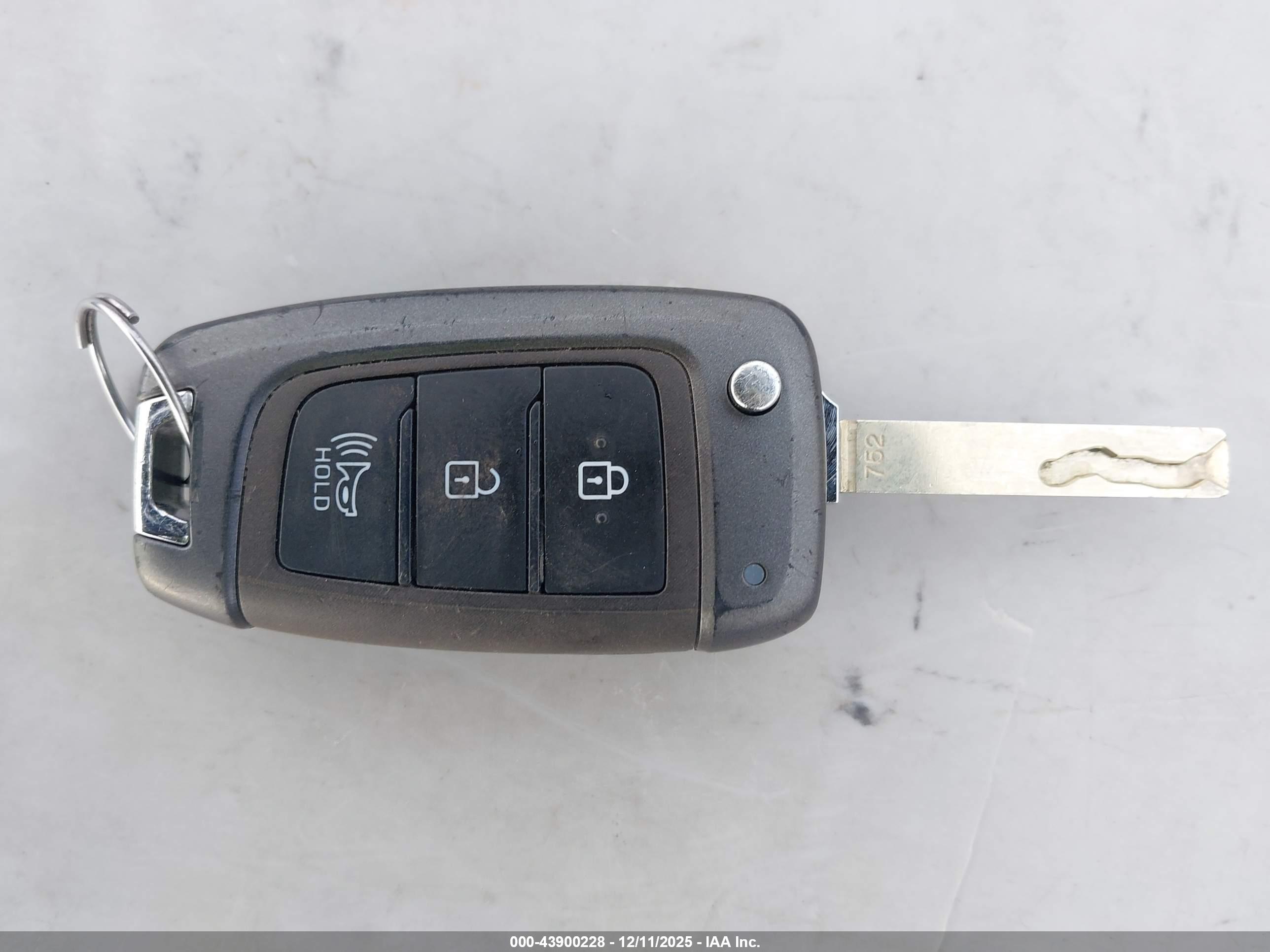 HYUNDAI KONA image 11