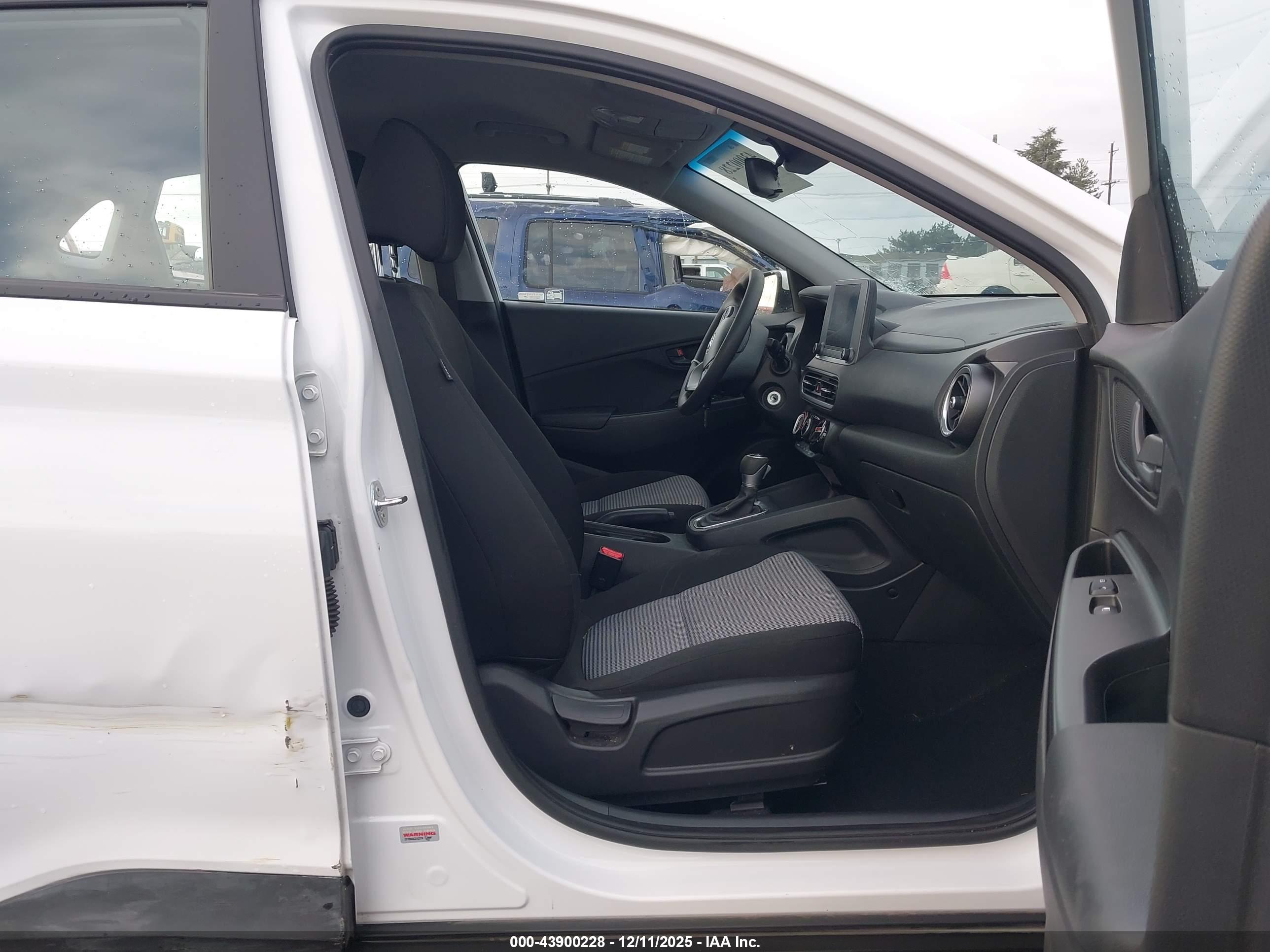HYUNDAI KONA image 5
