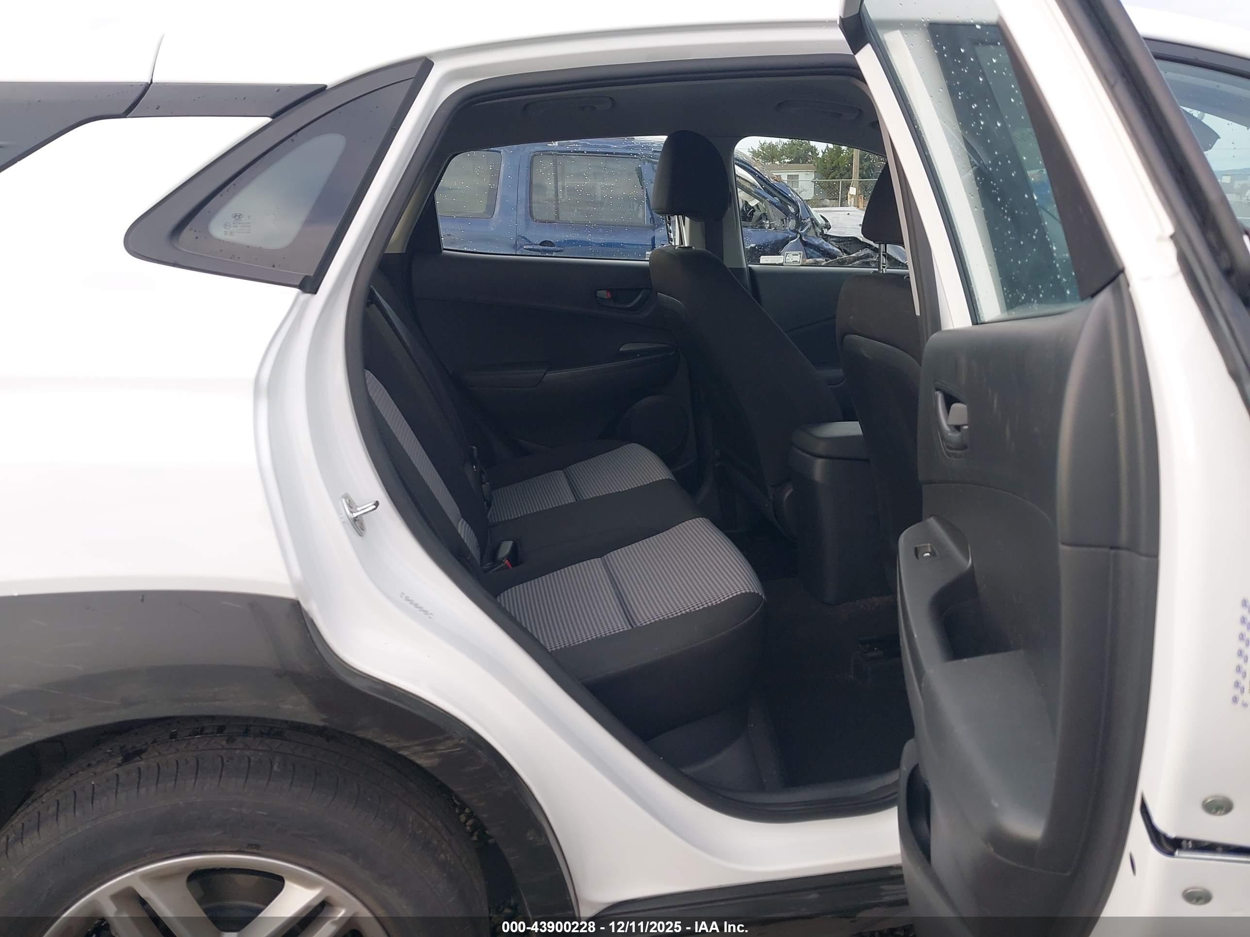 HYUNDAI KONA image 8