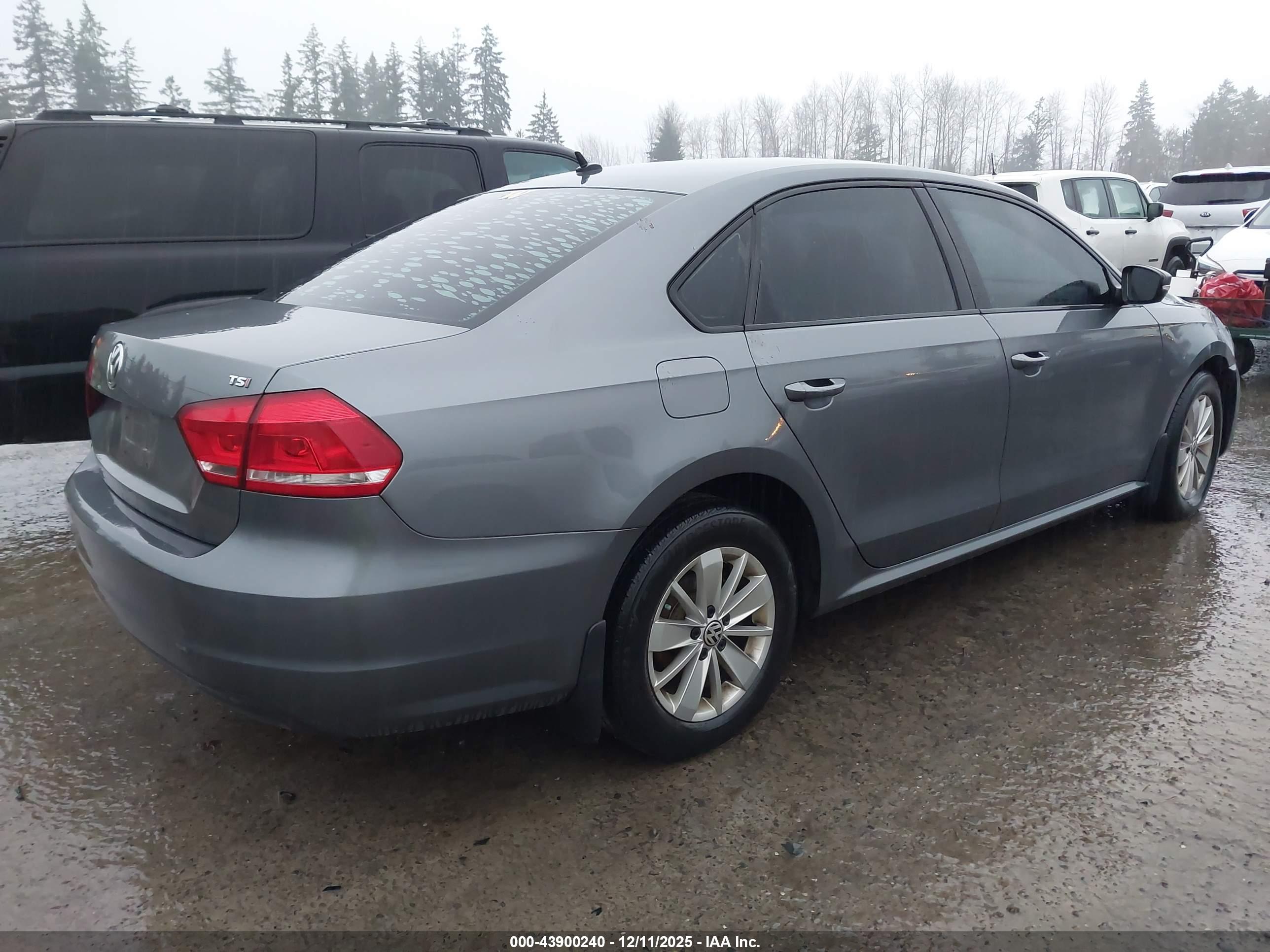 VOLKSWAGEN PASSAT image 4