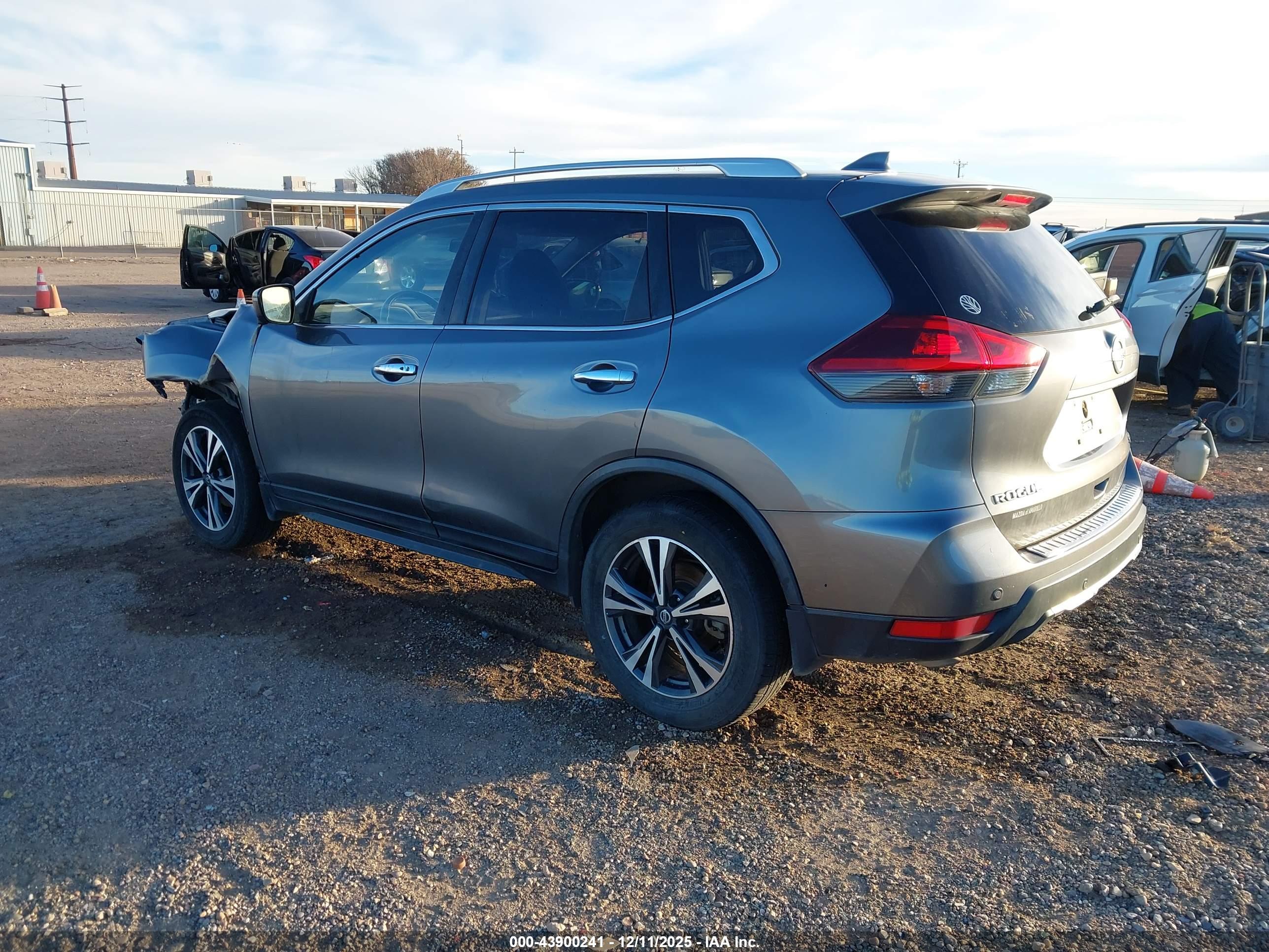 NISSAN ROGUE image 3