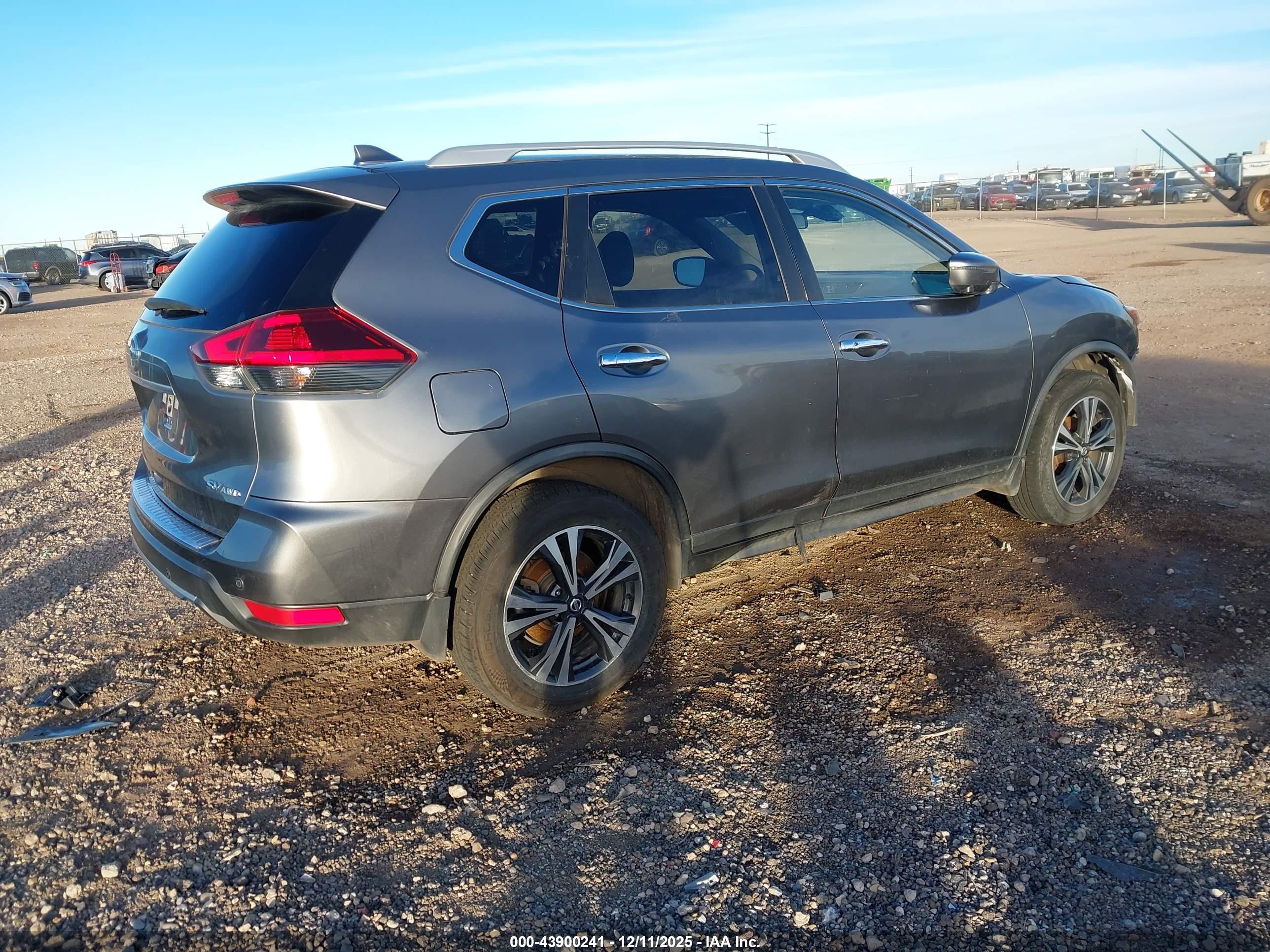 NISSAN ROGUE image 4
