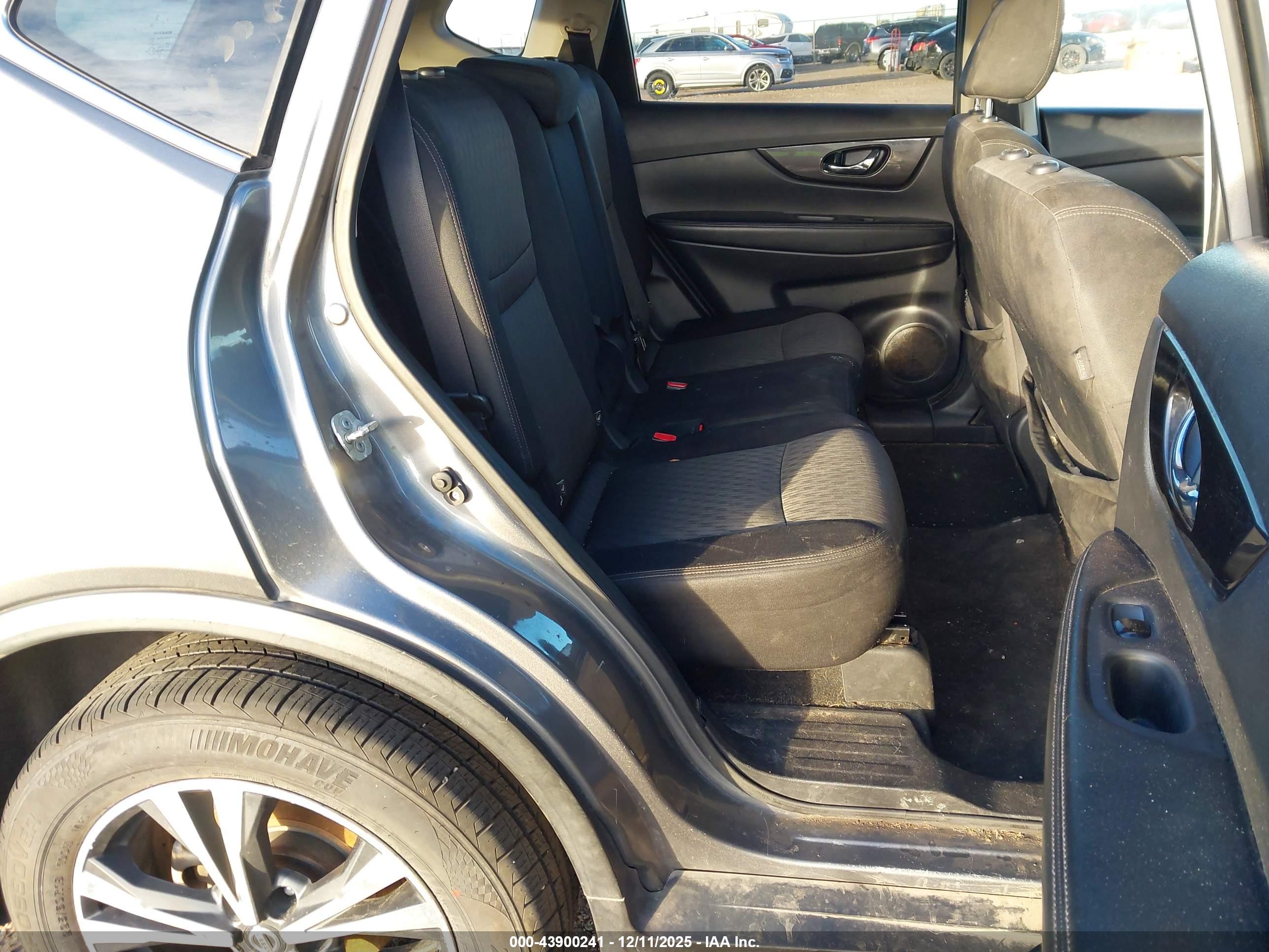 NISSAN ROGUE image 8