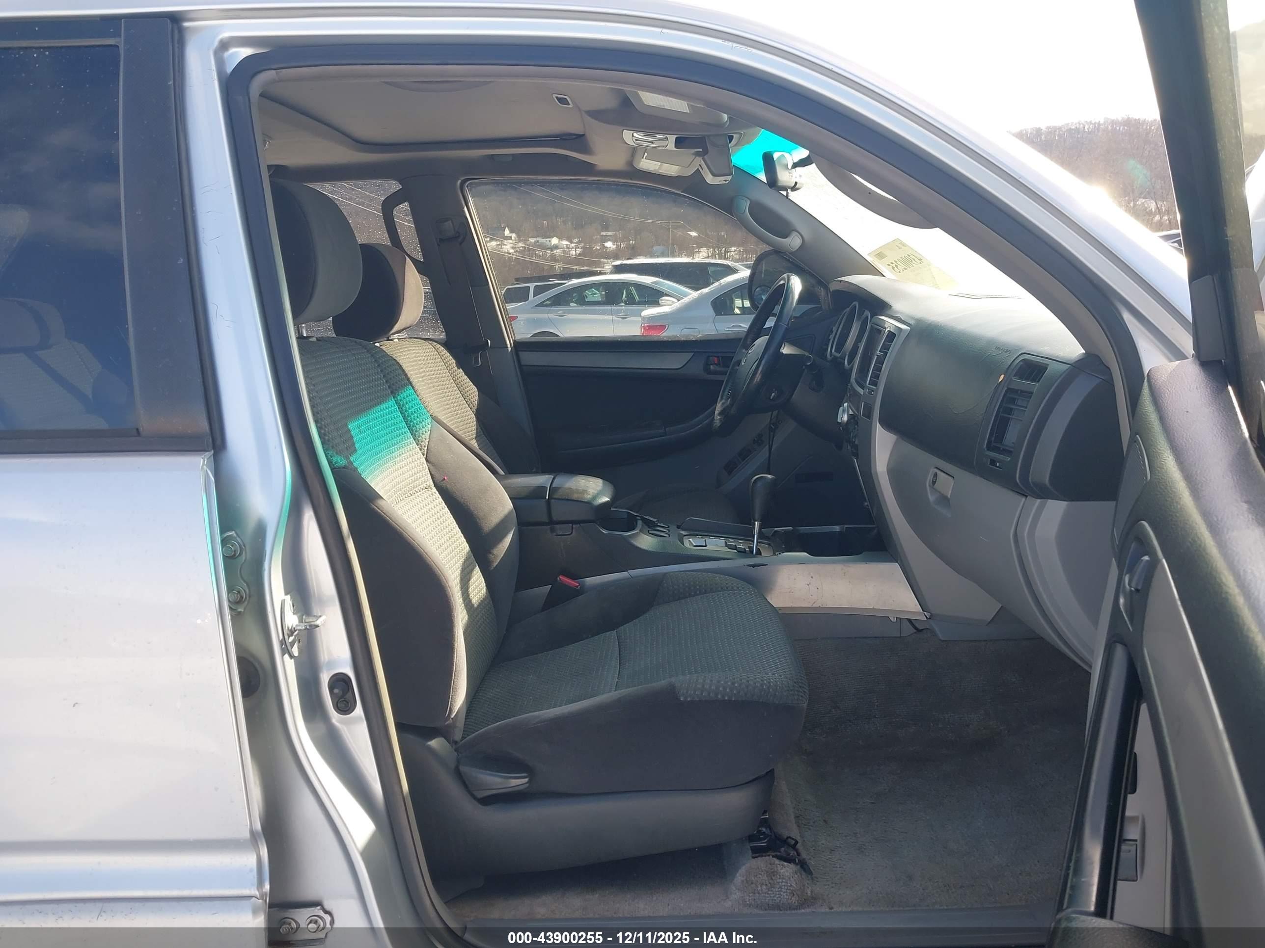 TOYOTA 4RUNNER image 5