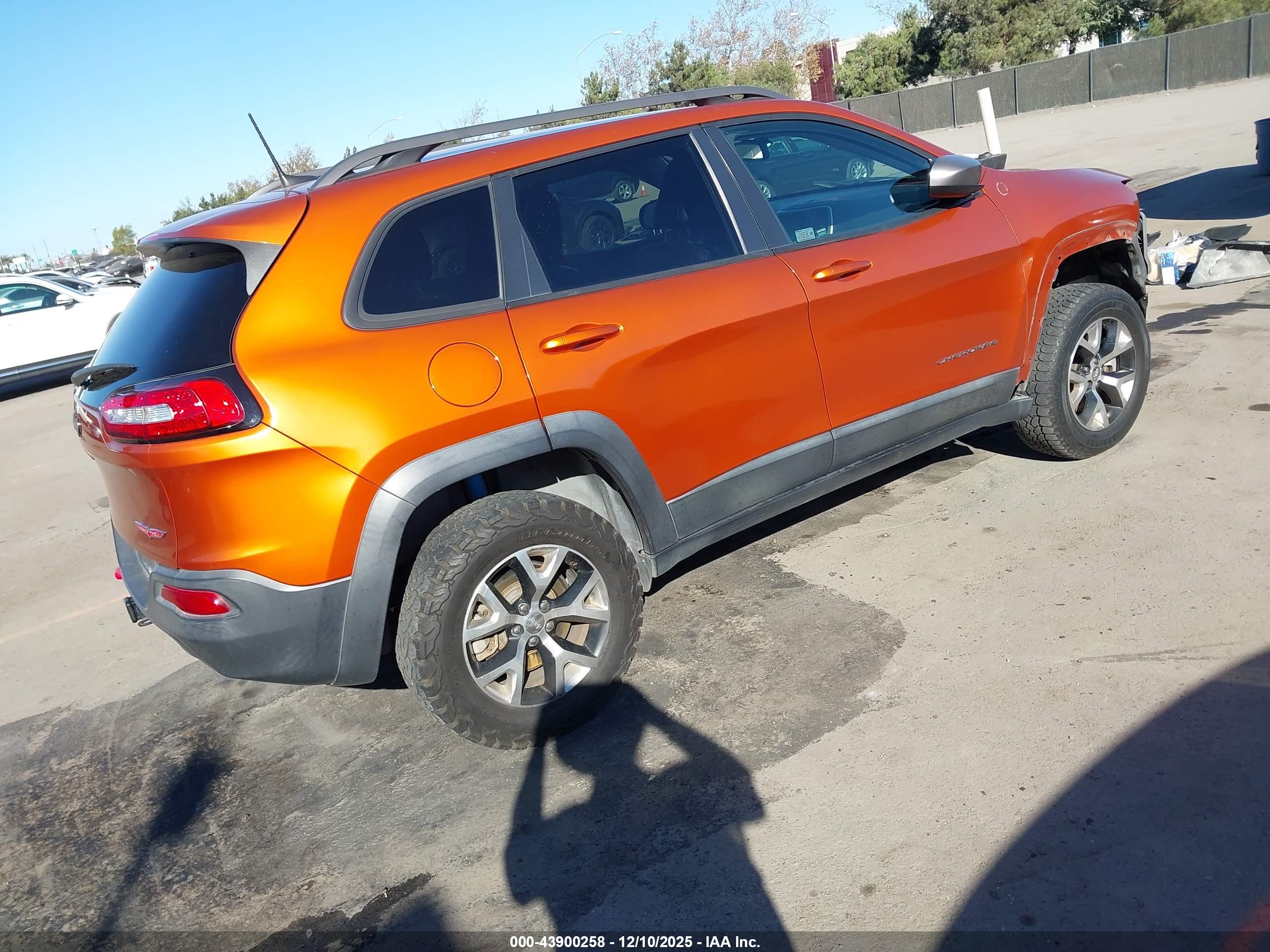 JEEP CHEROKEE image 4