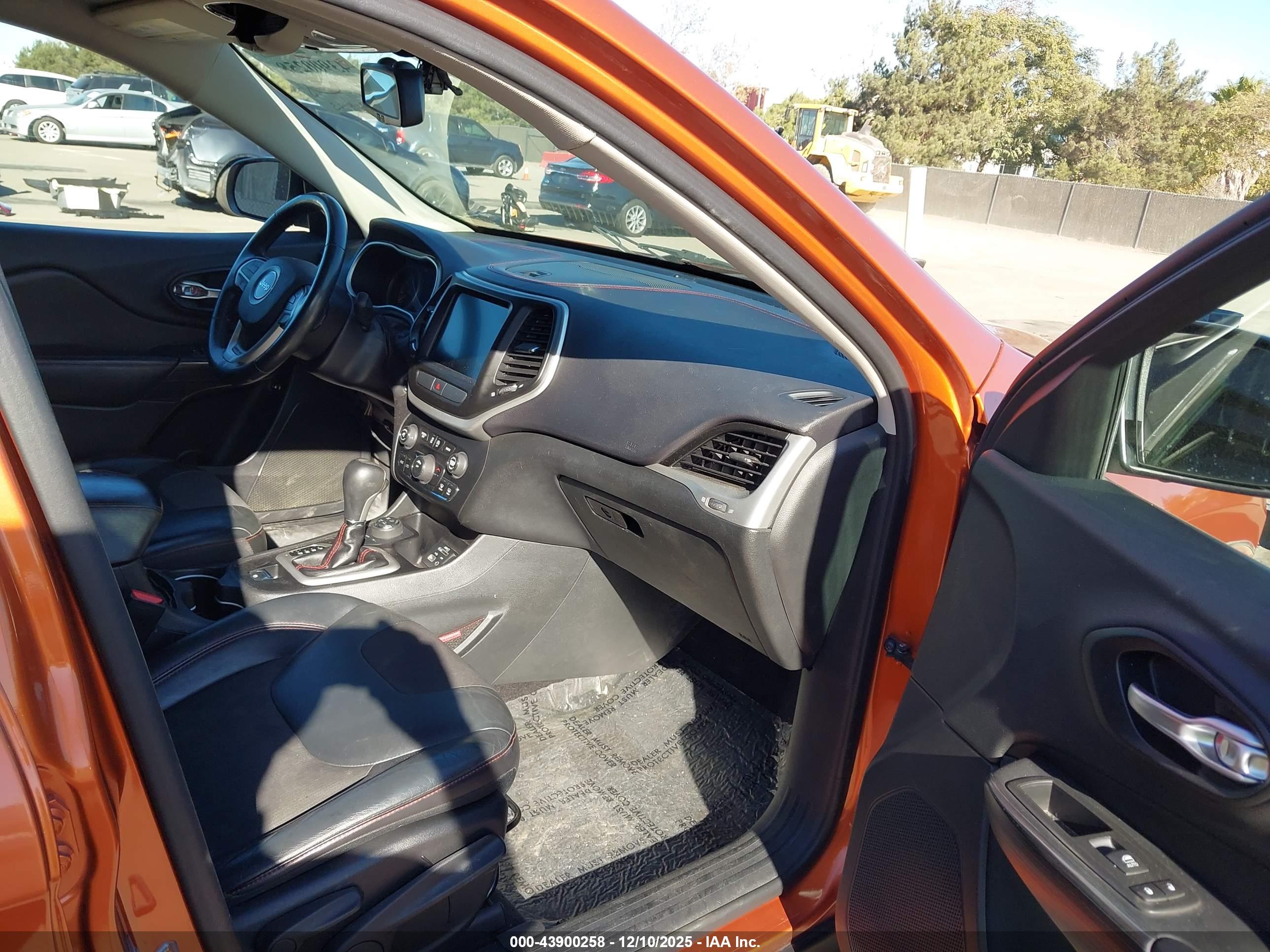 JEEP CHEROKEE image 5