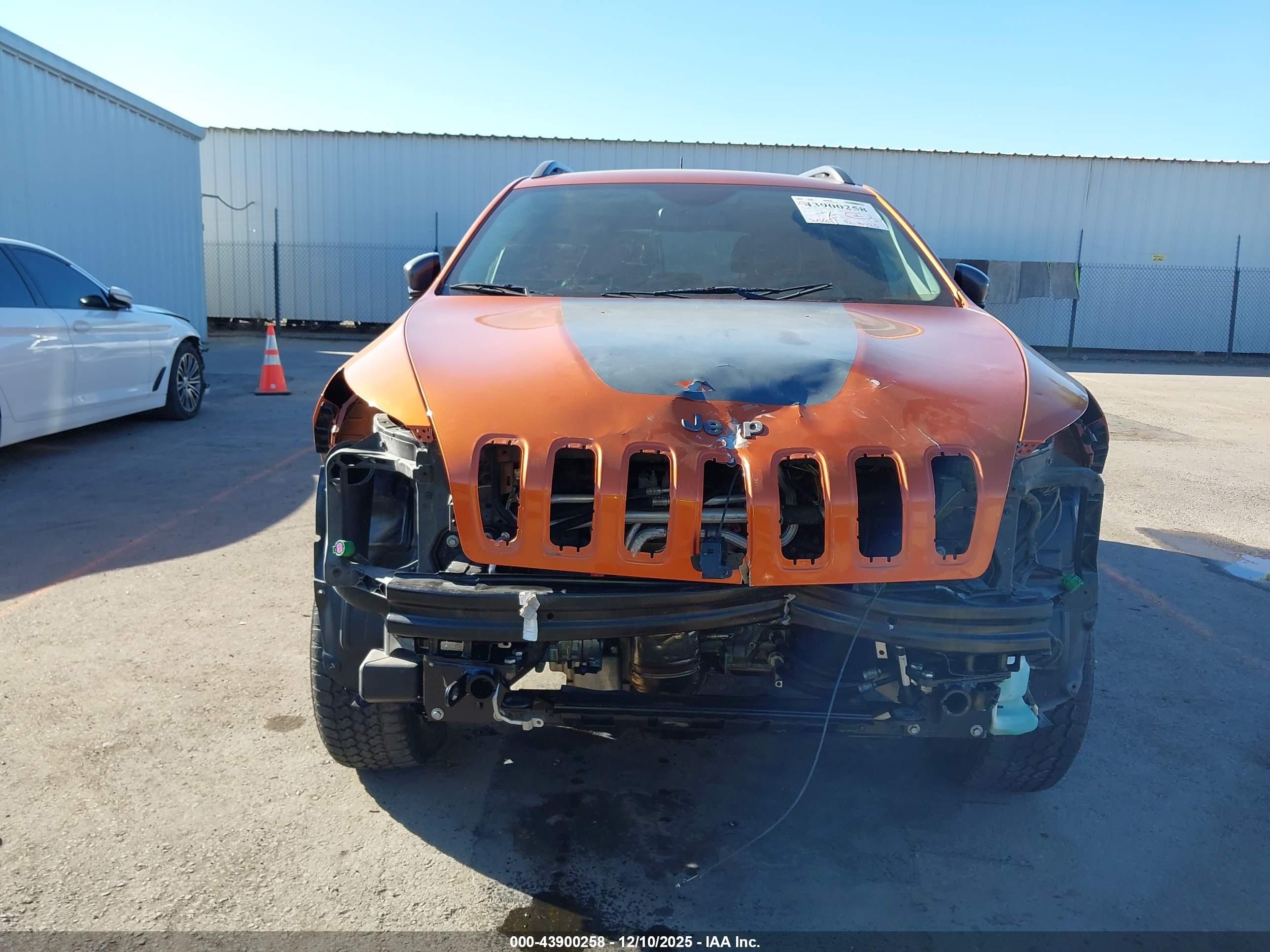 JEEP CHEROKEE image 6