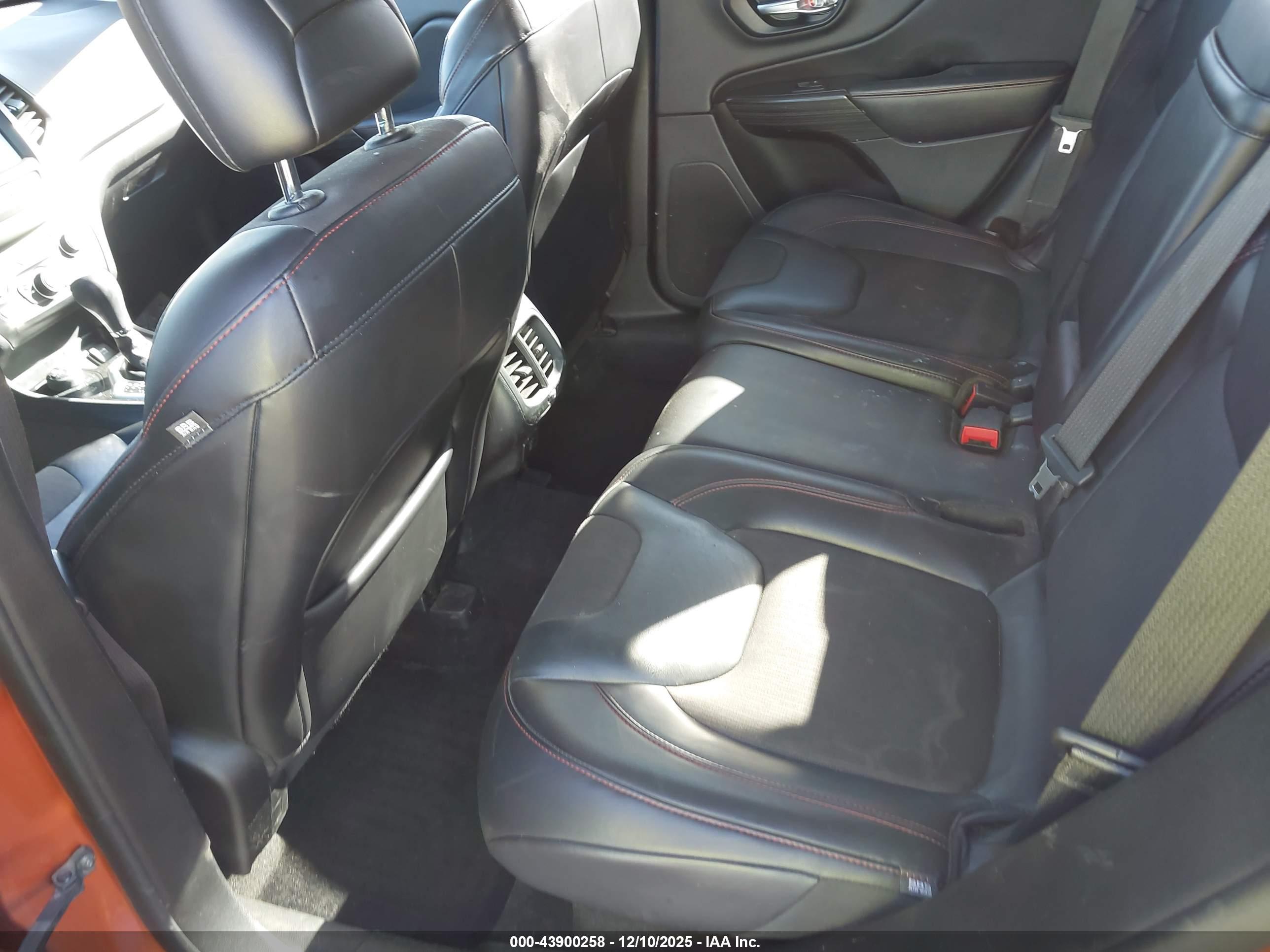 JEEP CHEROKEE image 8
