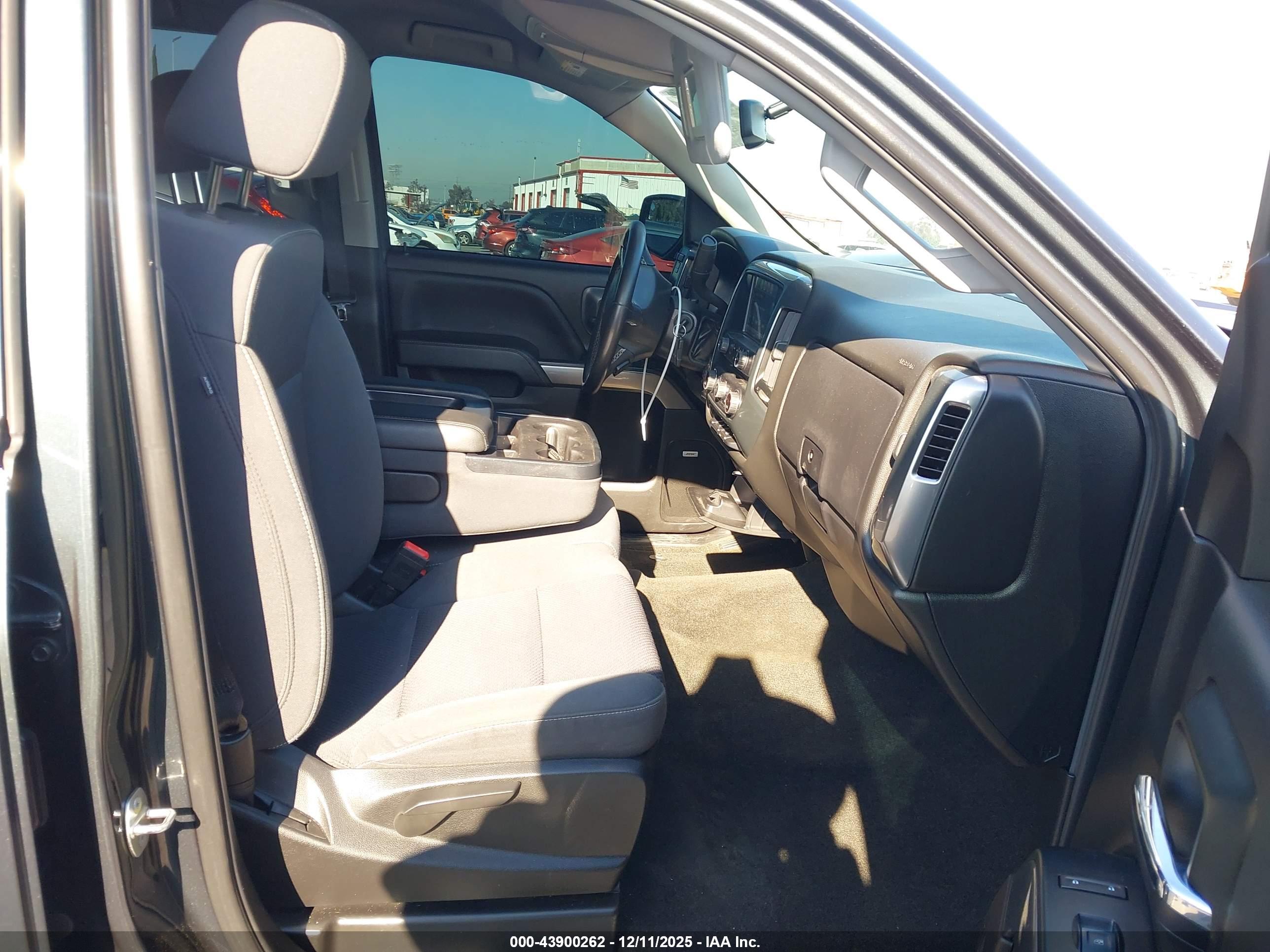 CHEVROLET SILVERADO image 5