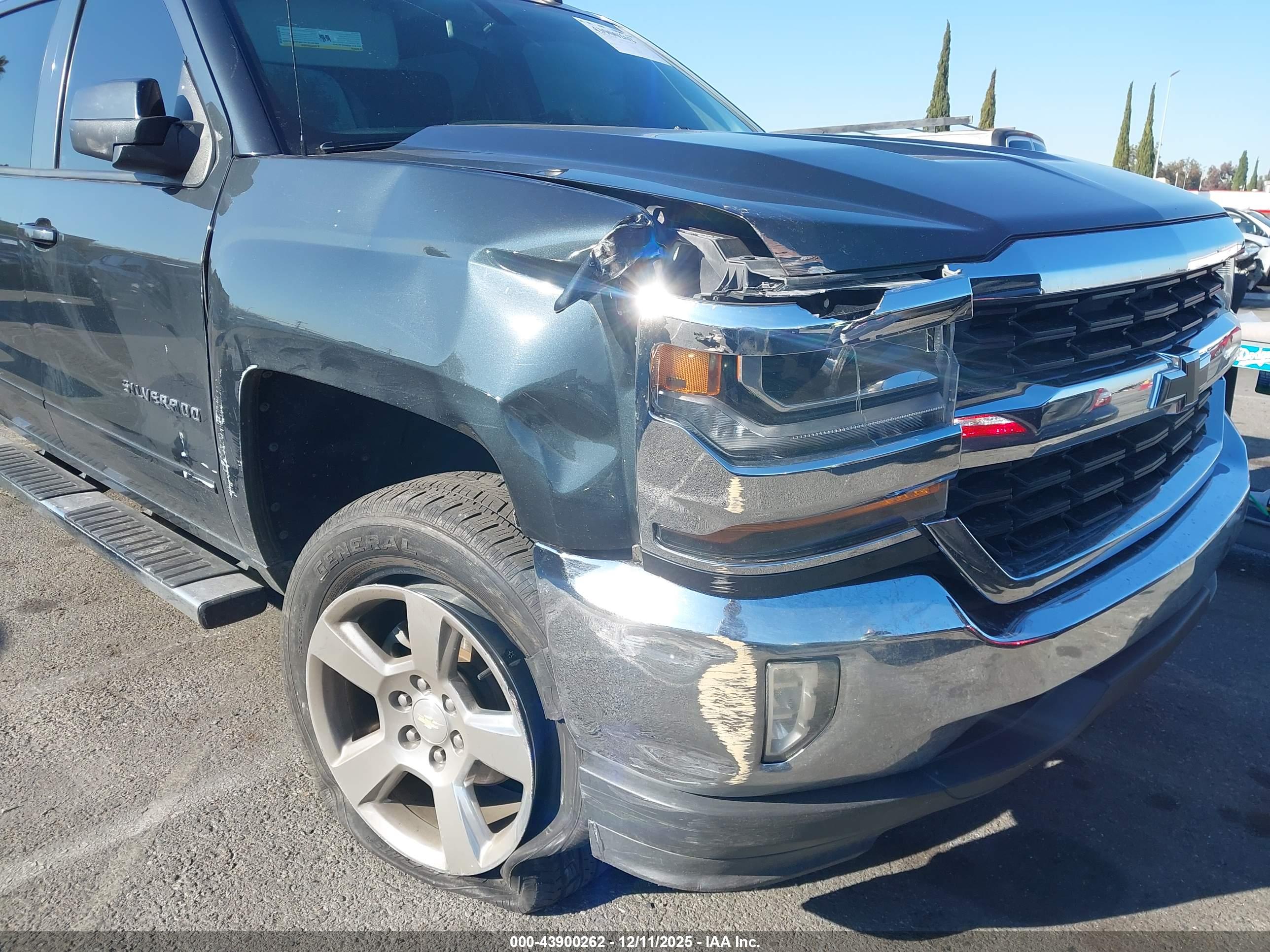 CHEVROLET SILVERADO image 6
