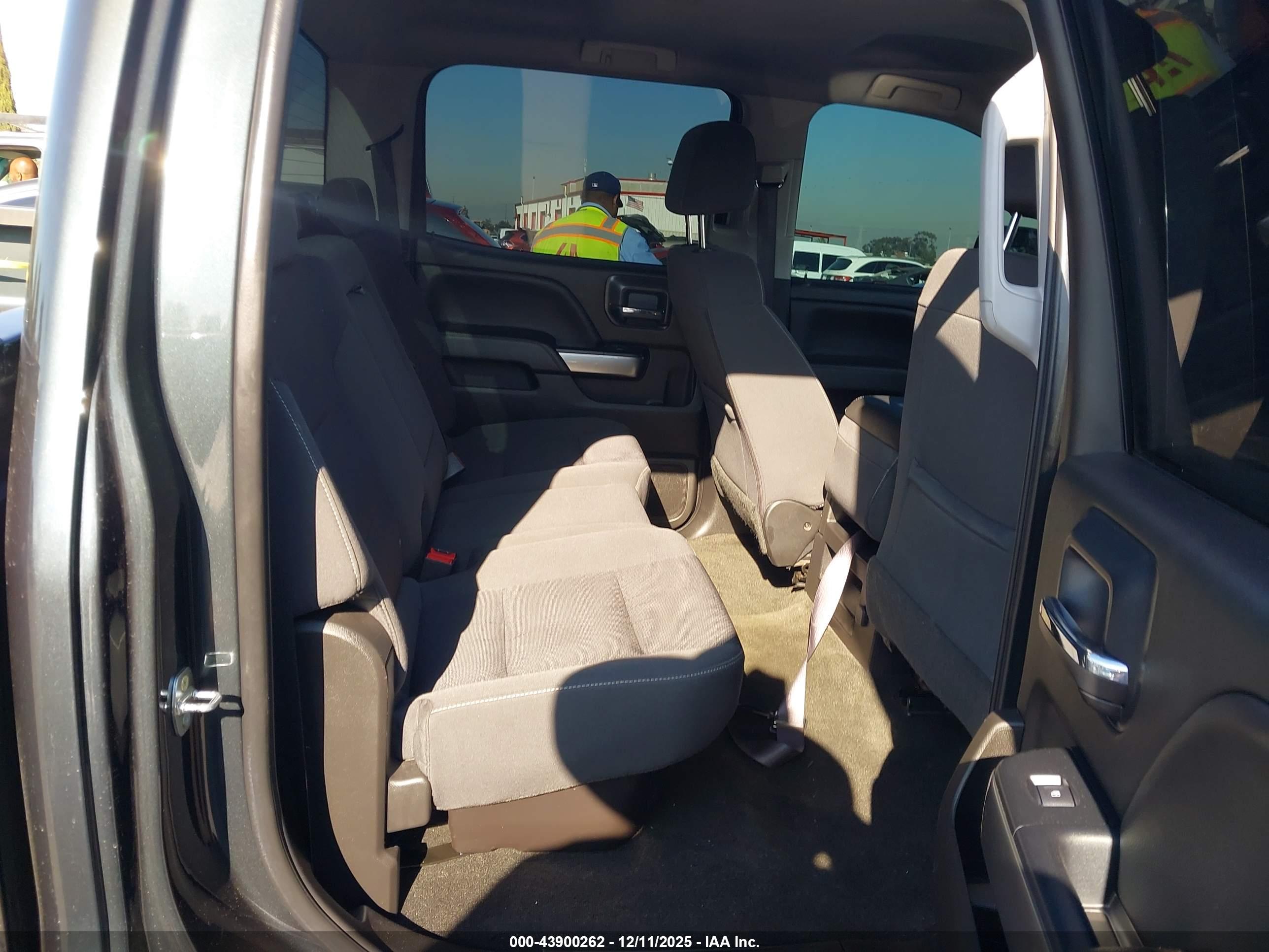 CHEVROLET SILVERADO image 8