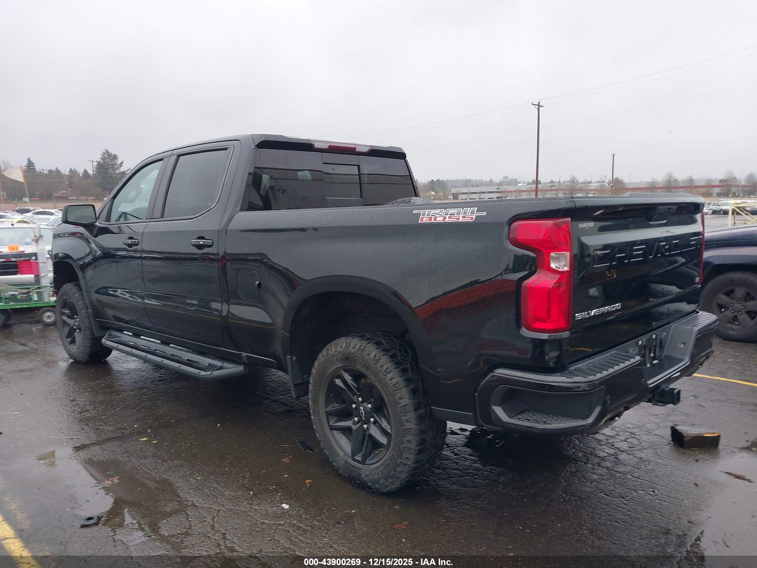 CHEVROLET SILVERADO image 3