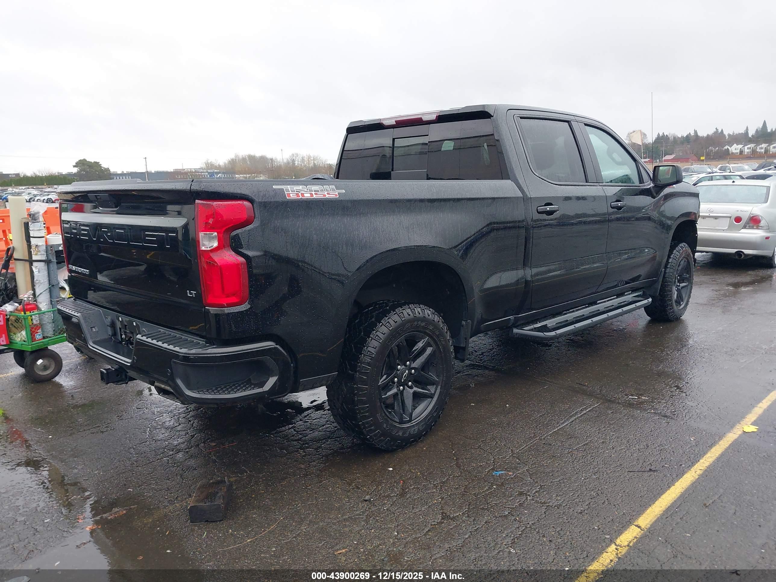 CHEVROLET SILVERADO image 4