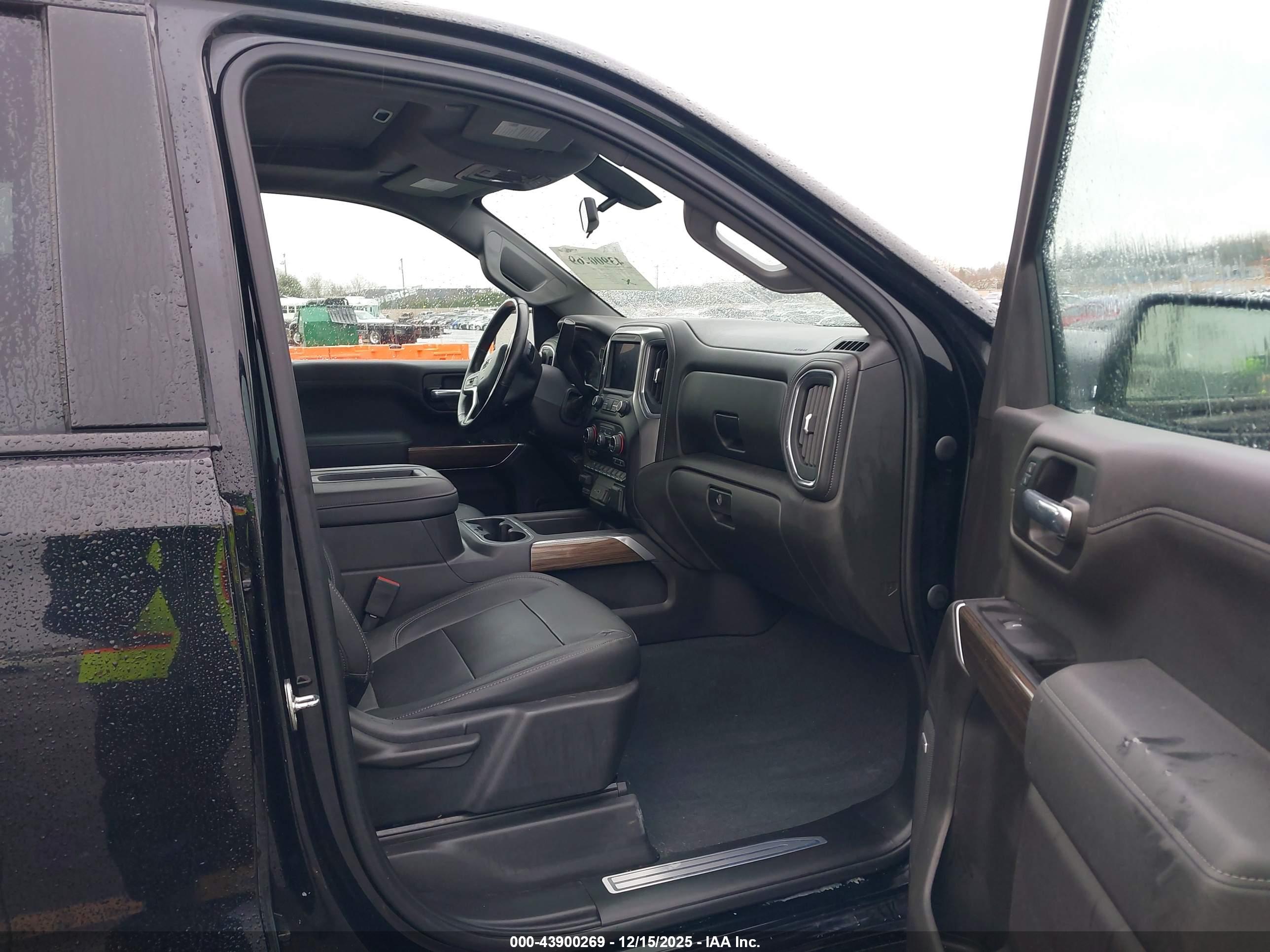 CHEVROLET SILVERADO image 5