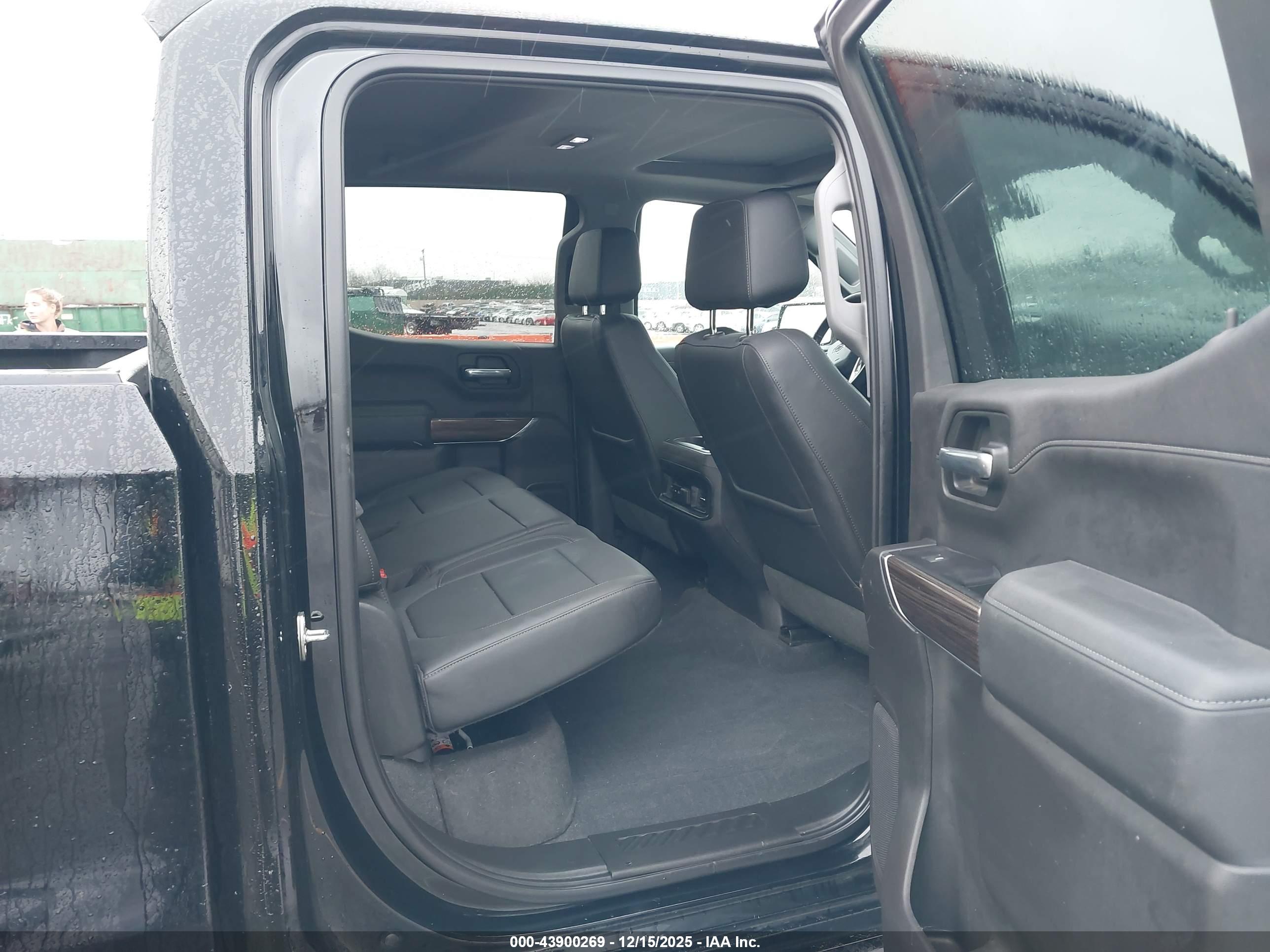 CHEVROLET SILVERADO image 8