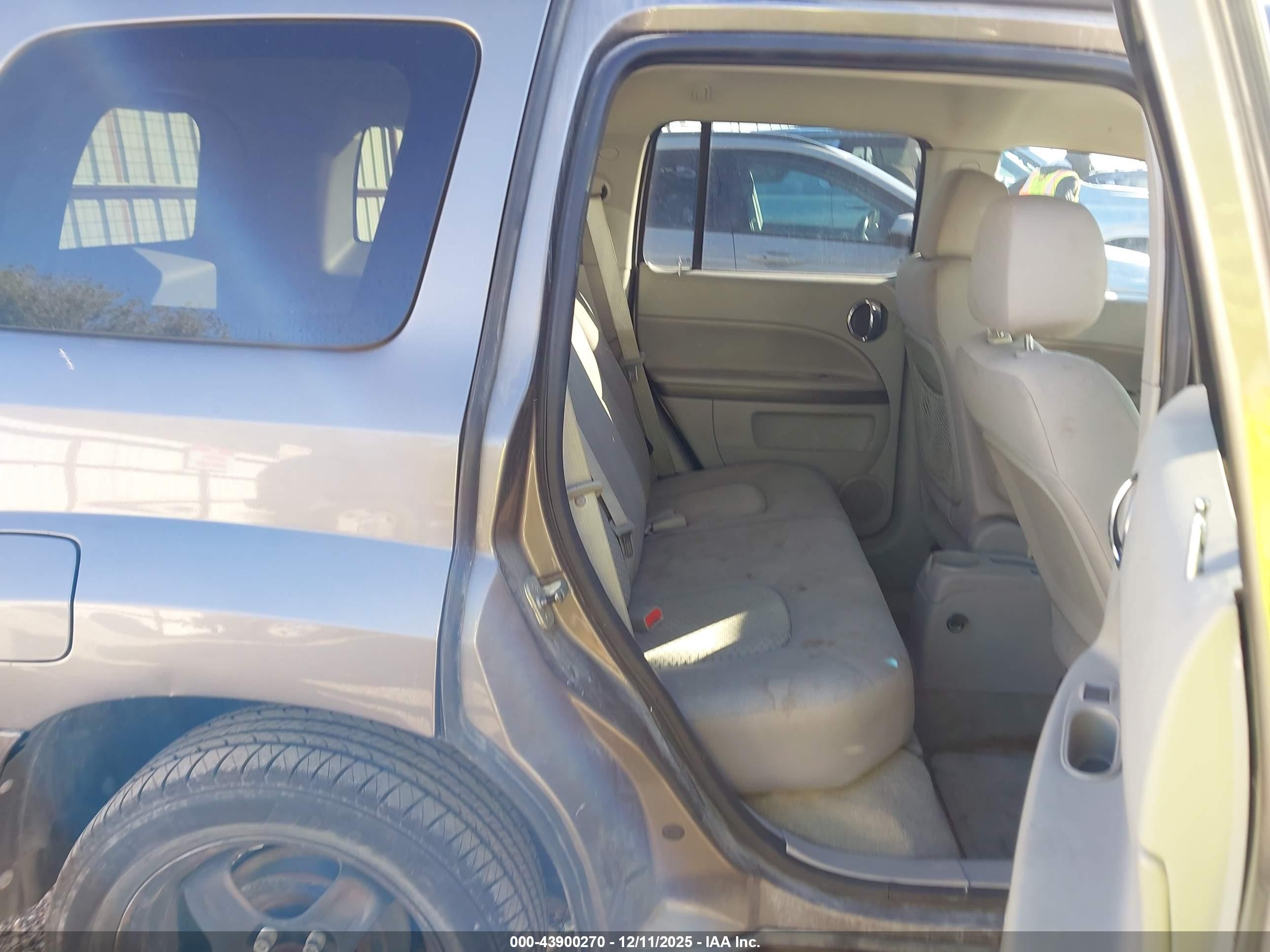 CHEVROLET HHR image 8