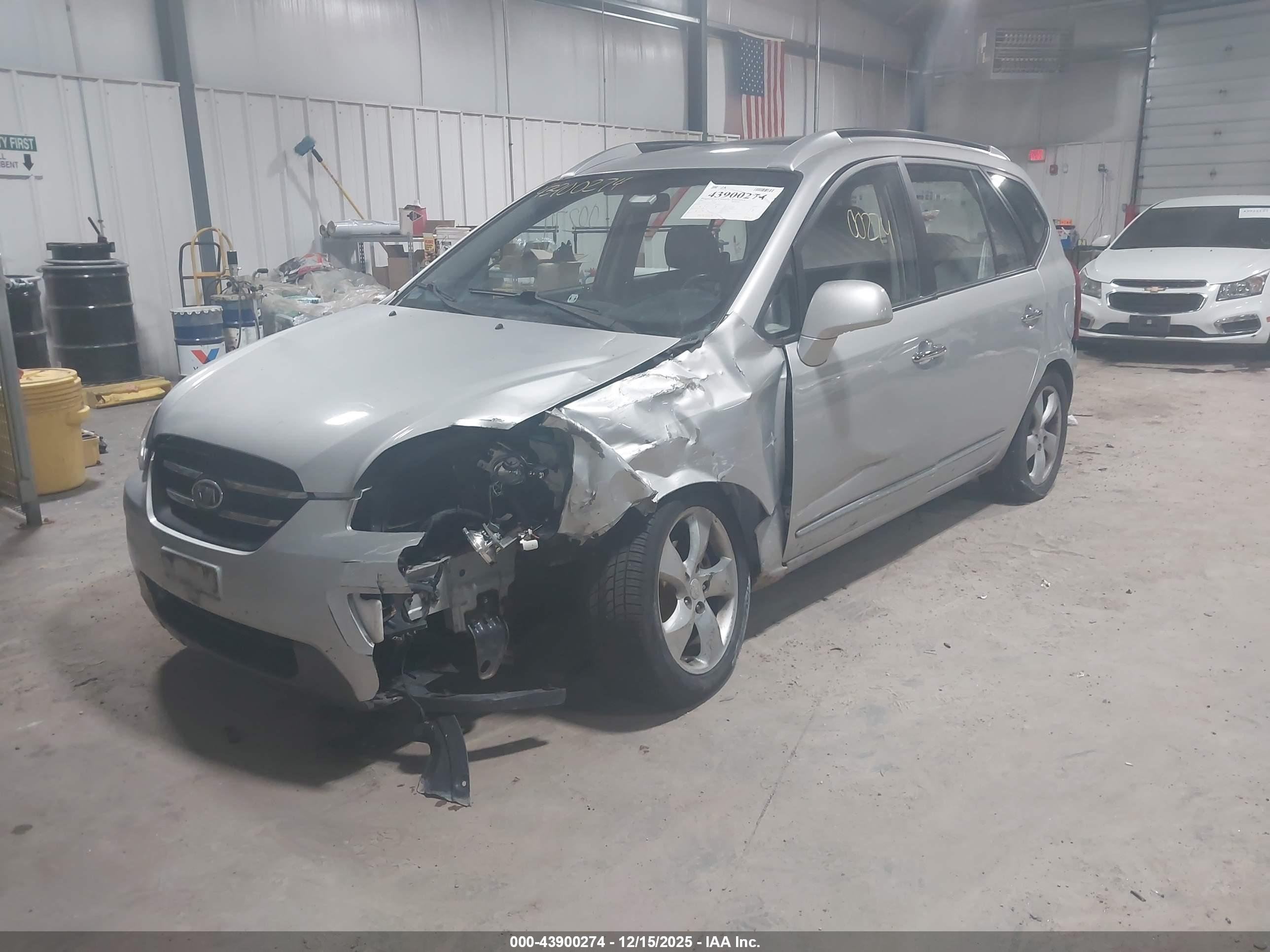 KIA RONDO image 2