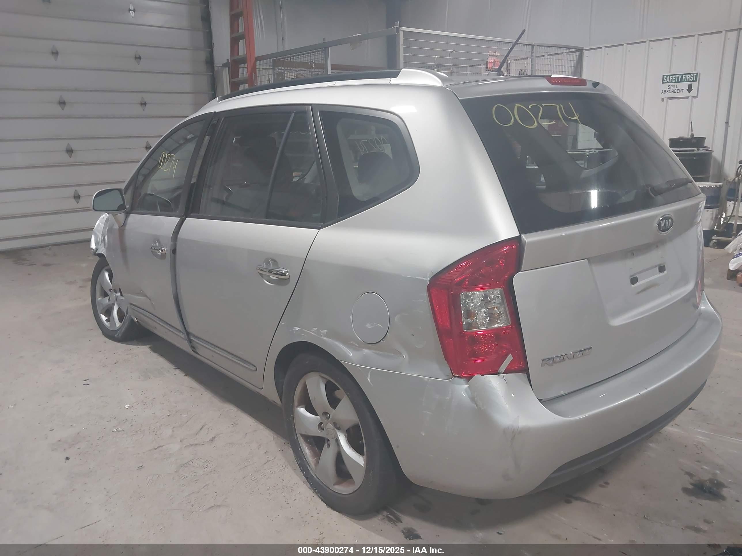 KIA RONDO image 3