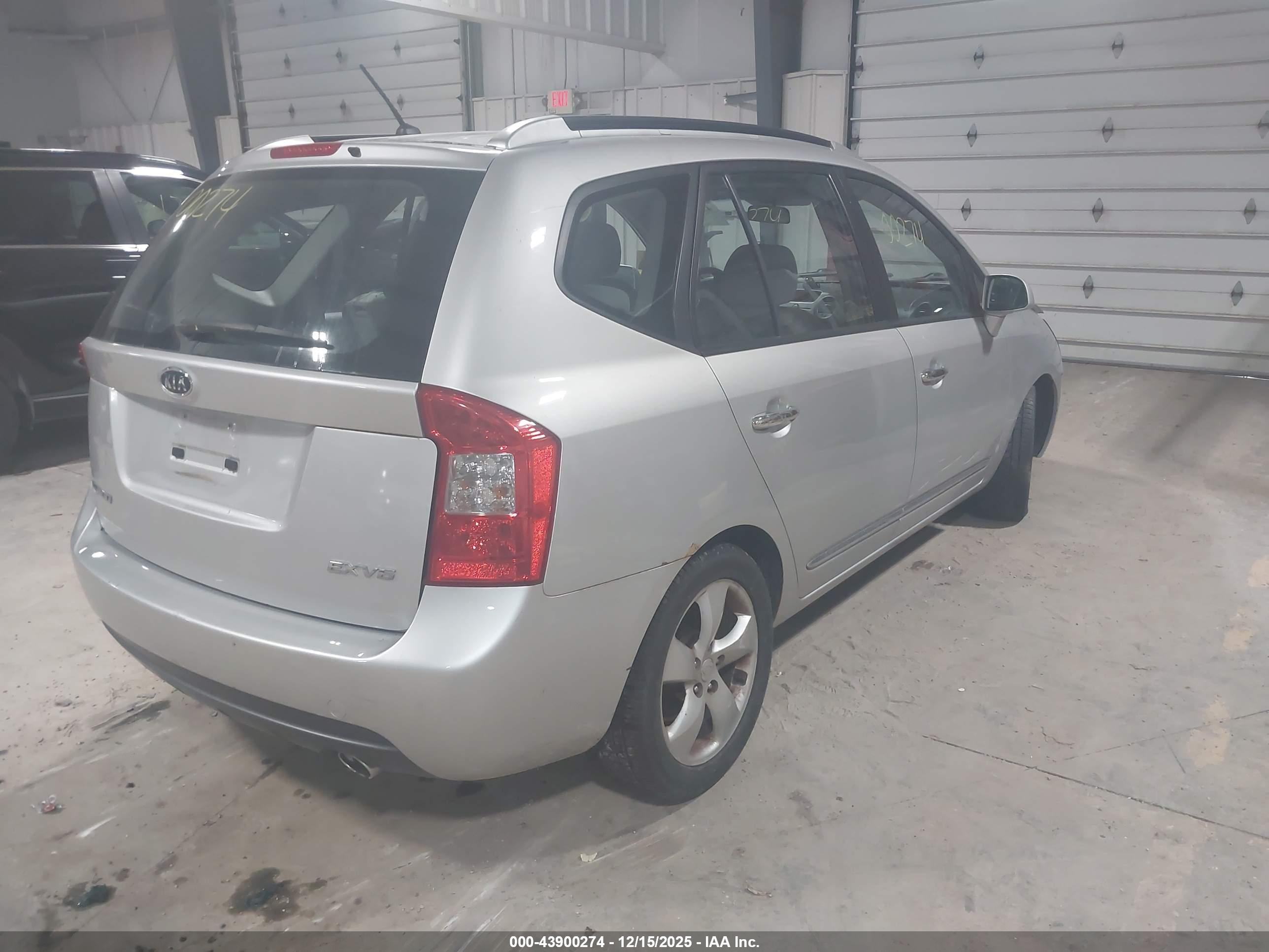 KIA RONDO image 4