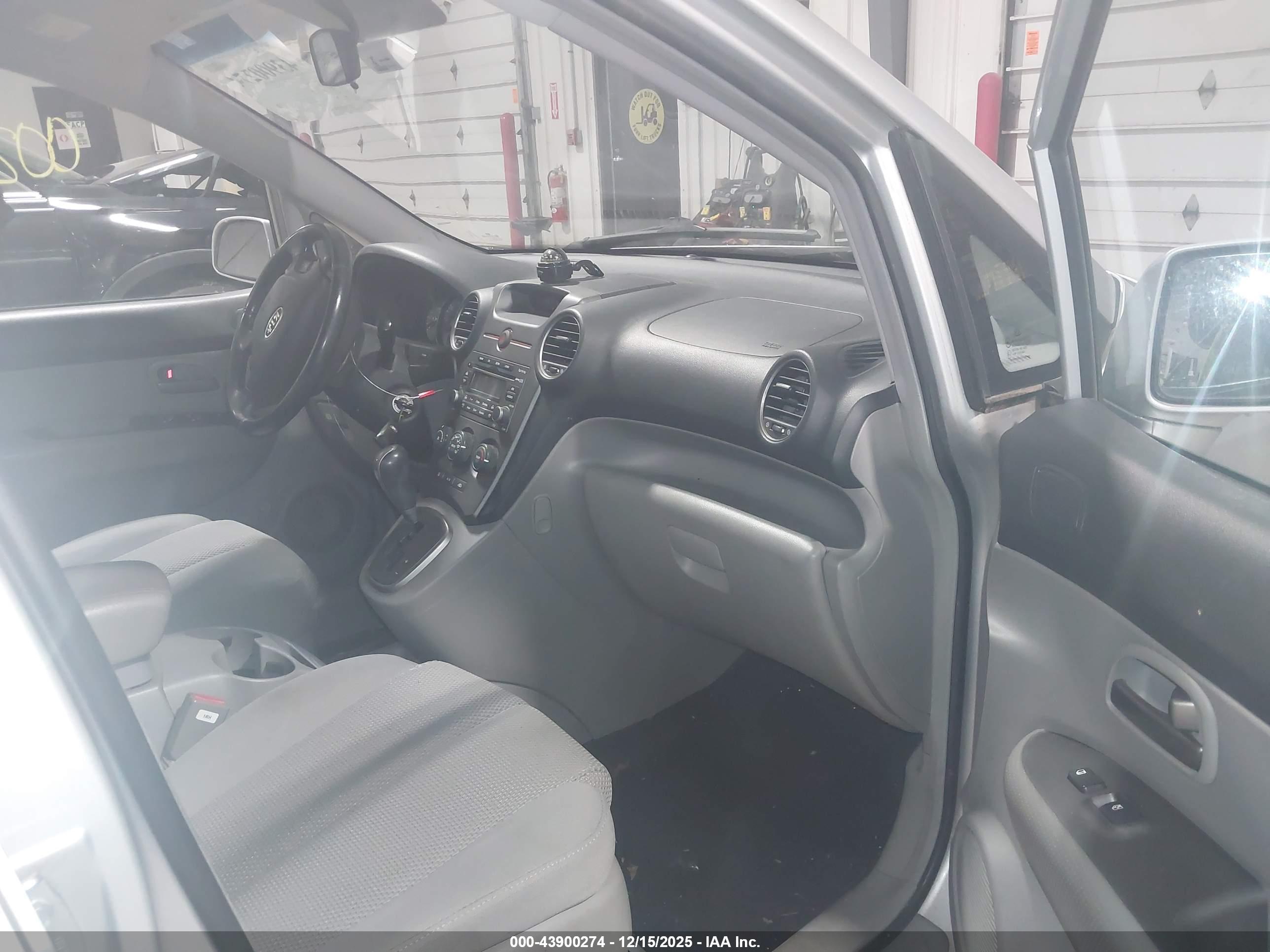 KIA RONDO image 5