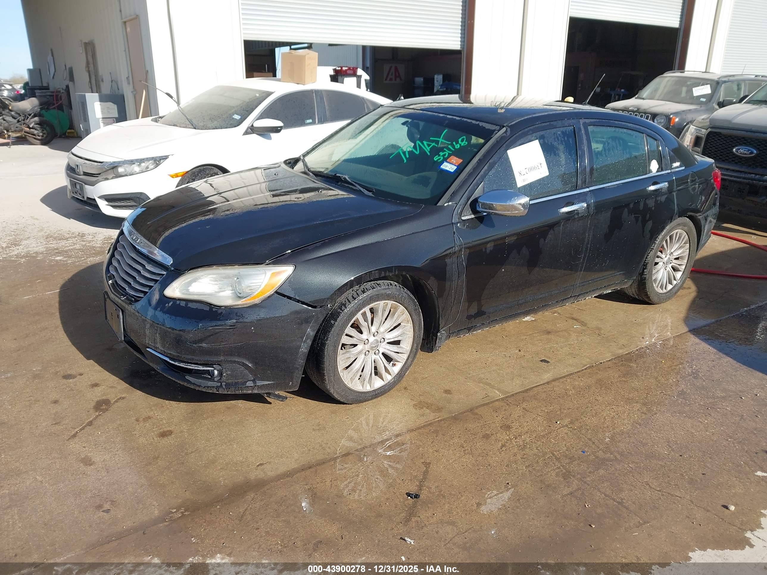 CHRYSLER 200 image 2