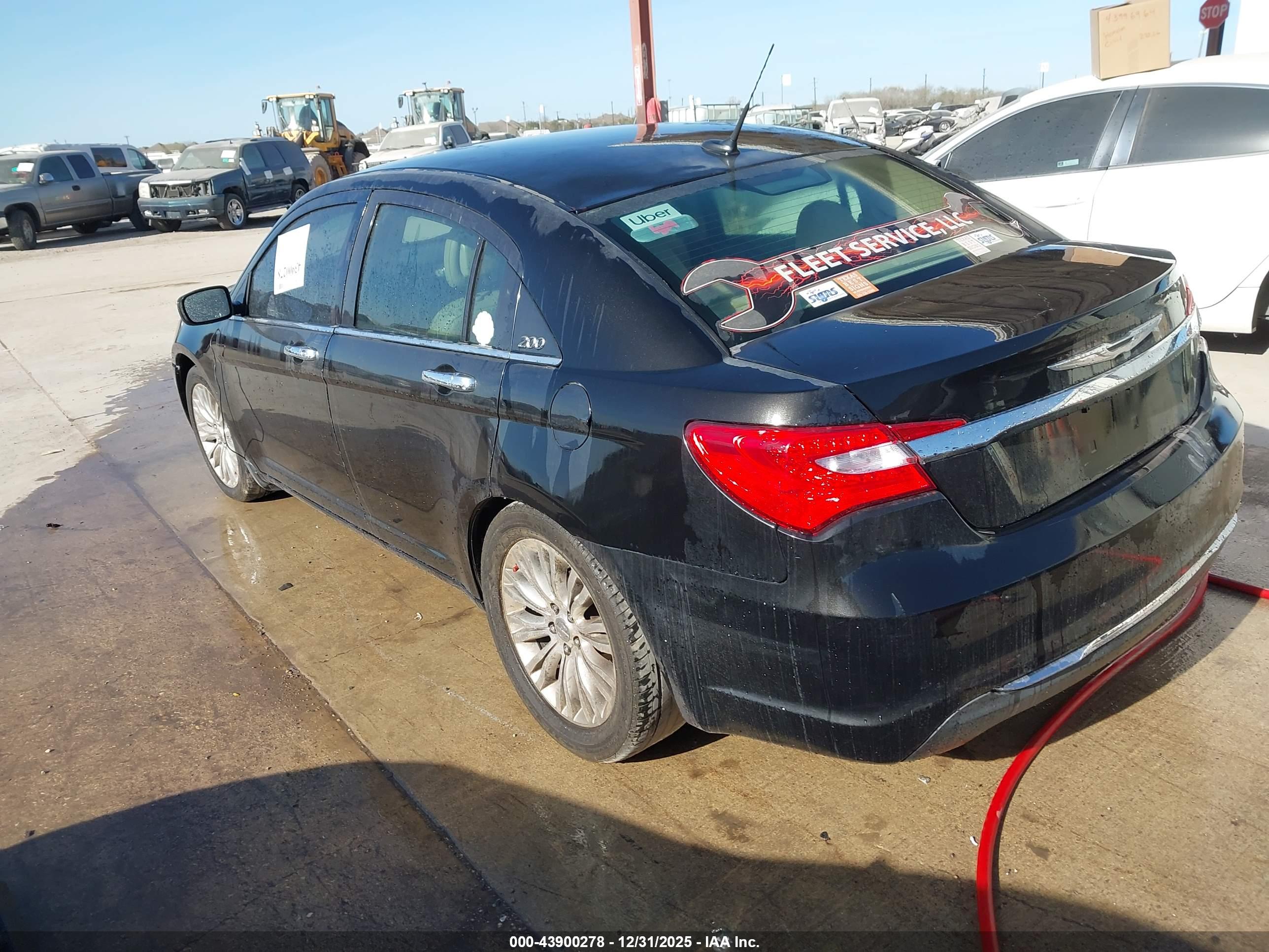 CHRYSLER 200 image 3